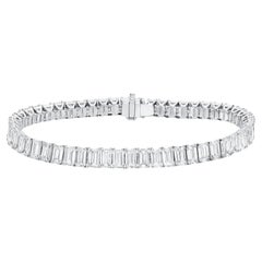Important bracelet tennis en or 18 carats avec 51 diamants taille émeraude de 20,32 carats