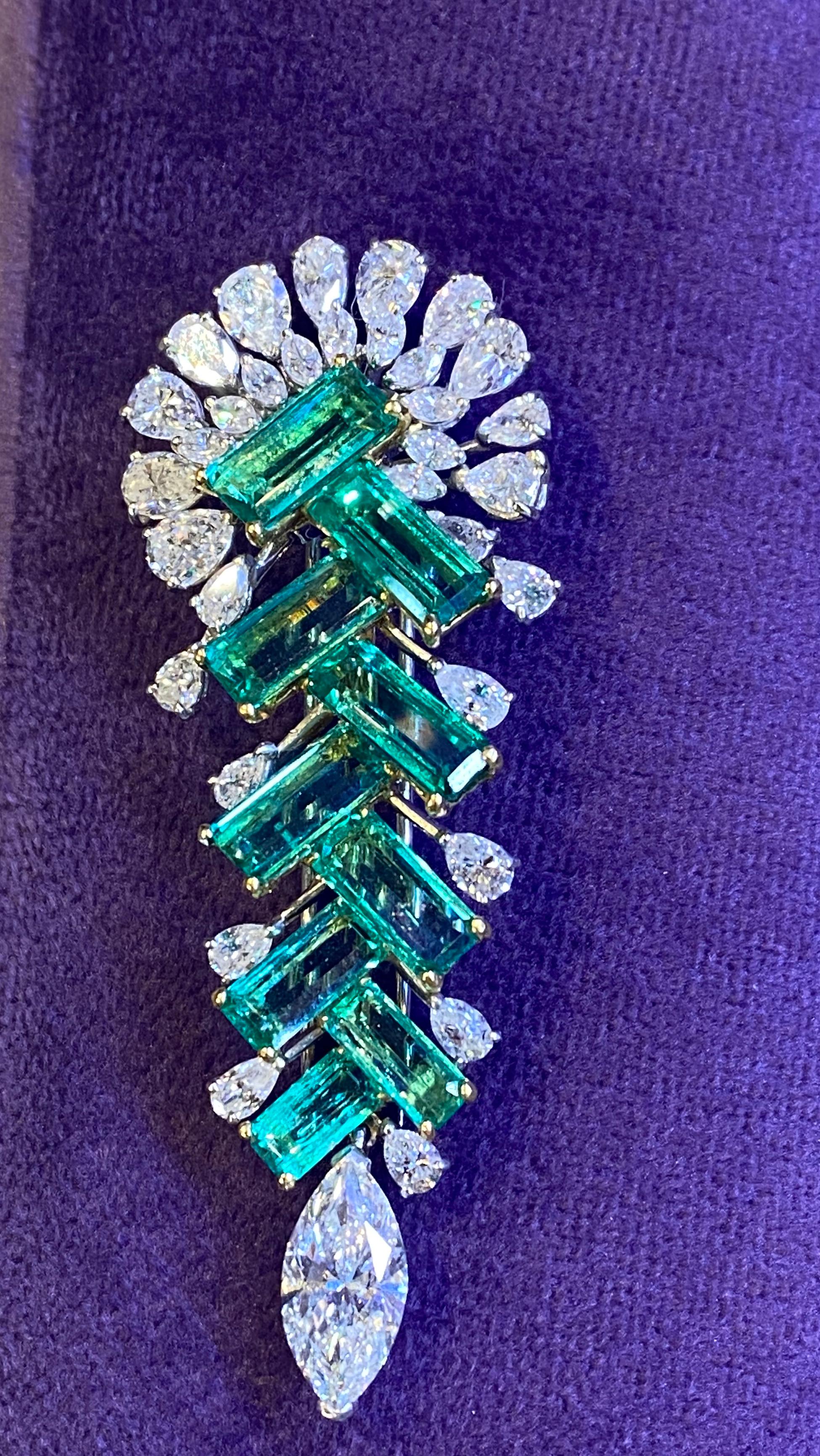 Important Emerald & Diamond Brooch In Excellent Condition For Sale In New York, NY