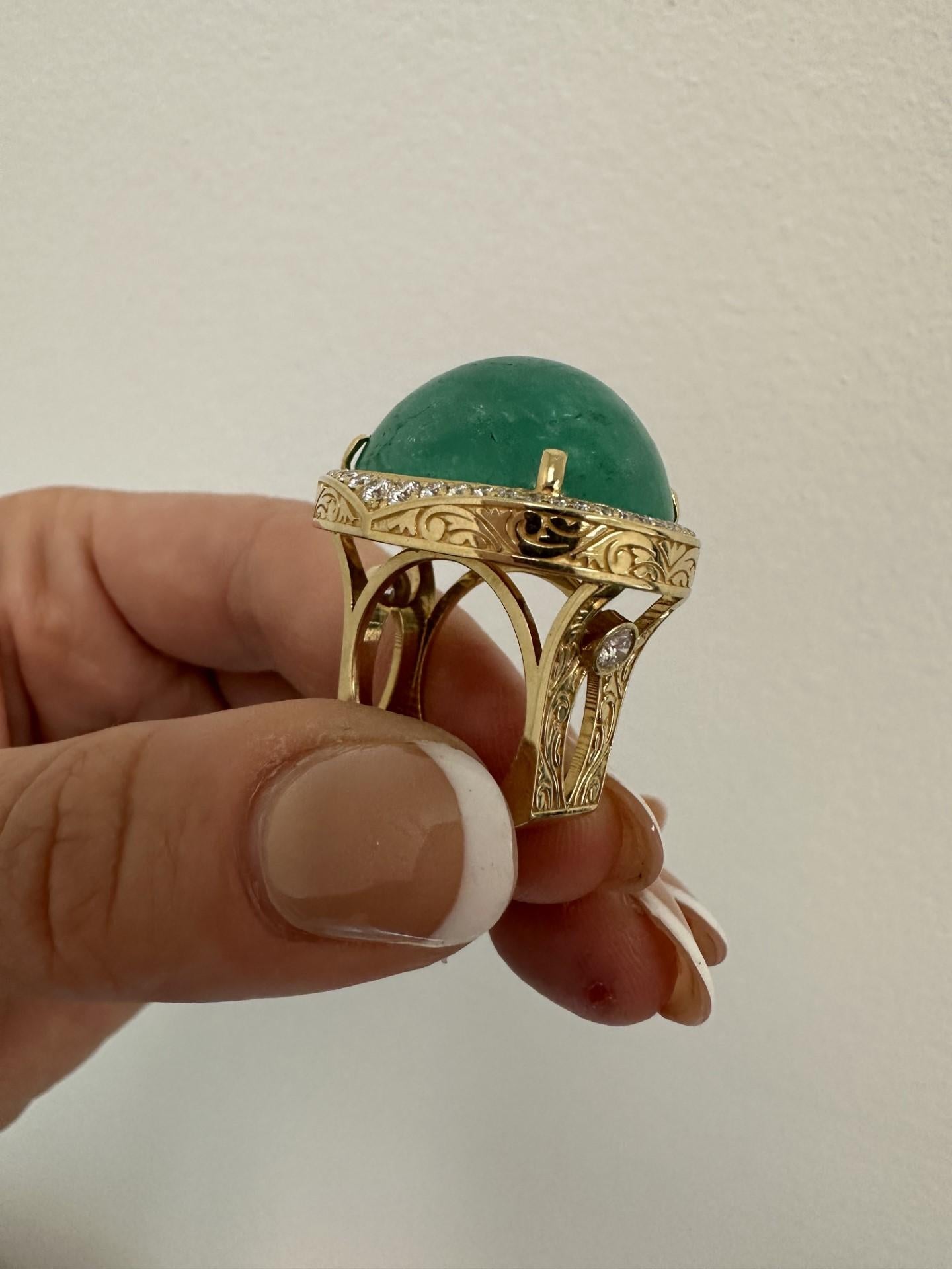 Important Emerald & Diamond ring in 18KT yellow gold Handfinished RARE For Sale 4
