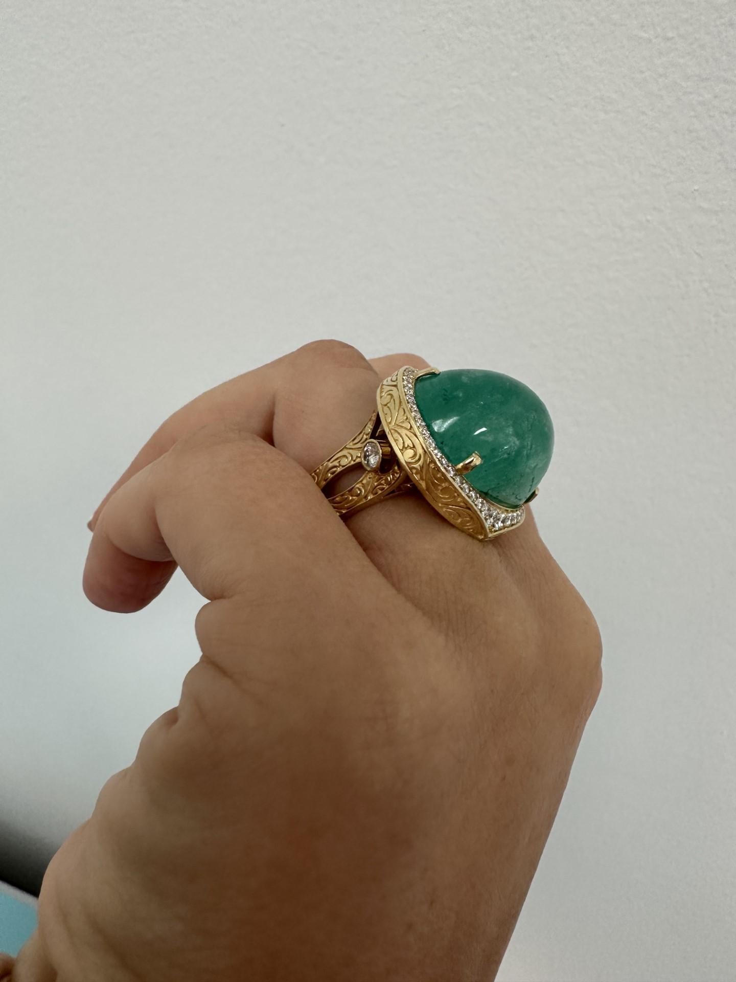 Important Emerald & Diamond ring in 18KT yellow gold Handfinished RARE For Sale 1