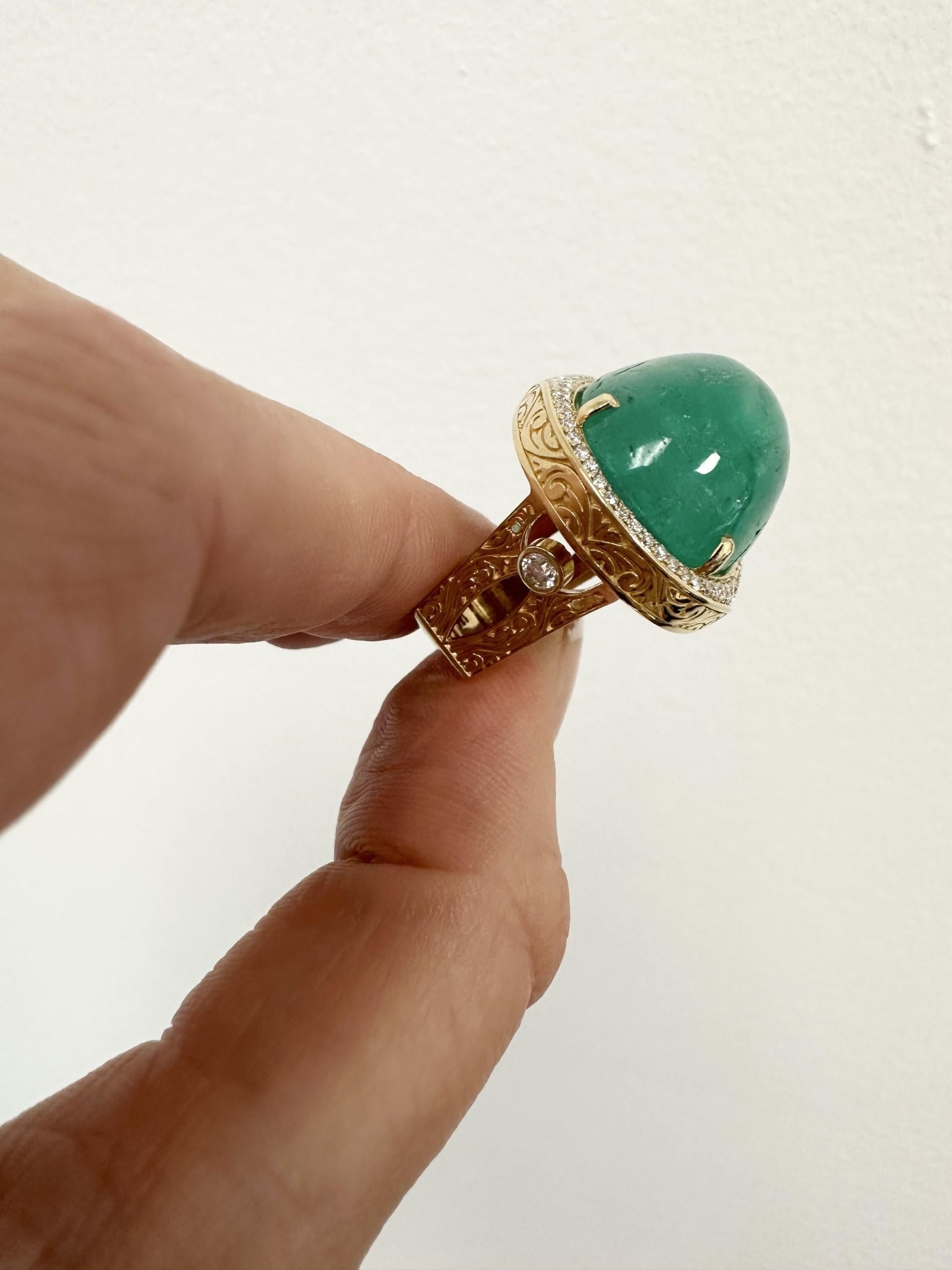 Important Emerald & Diamond ring in 18KT yellow gold Handfinished RARE For Sale 3