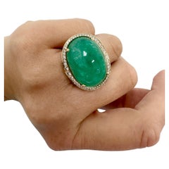 Importante anello con smeraldo e diamante in oro giallo 18KT rifinito a mano RARO