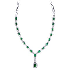 Important collier pendentif émeraude avec diamants 10,1 carats en or 18 carats
