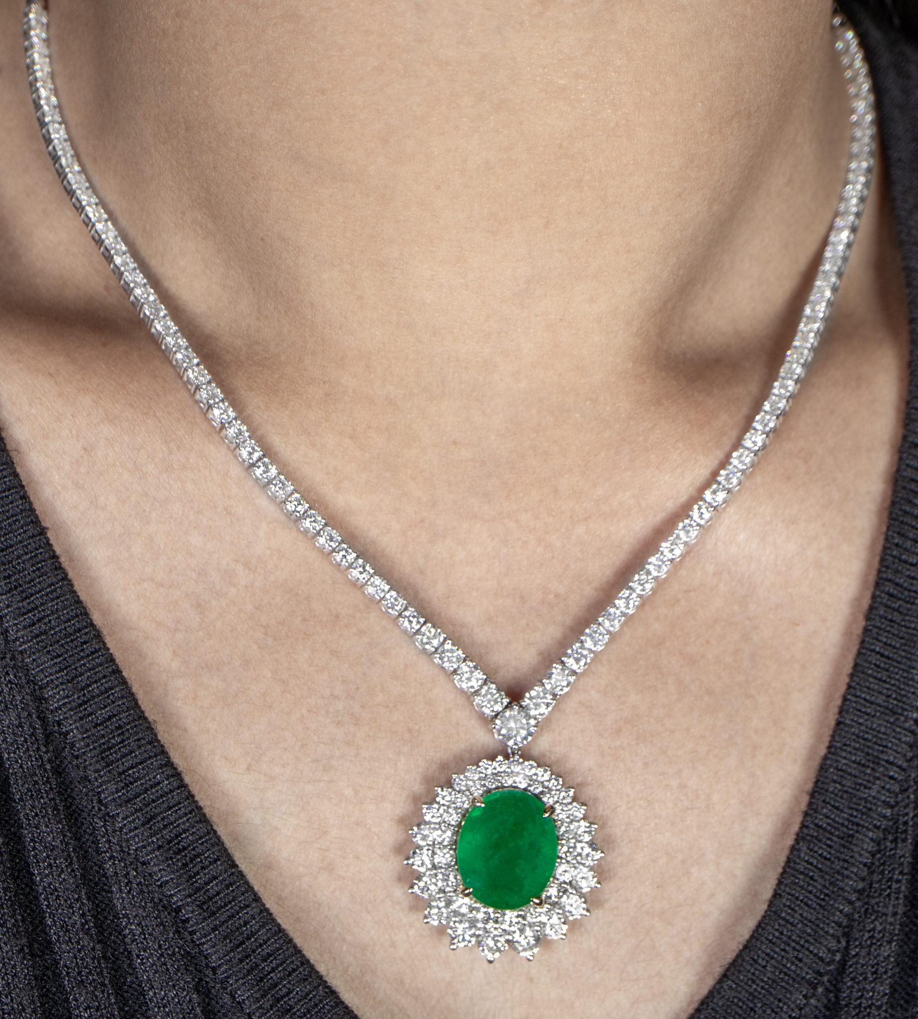It comes with the Gemological Appraisal by GIA GG/AJP
All Gemstones are Natural
Emerald = 9.80 Carats
Diamonds = 10.40 Carats
Metal: 18K White Gold
Length: 16 Inches