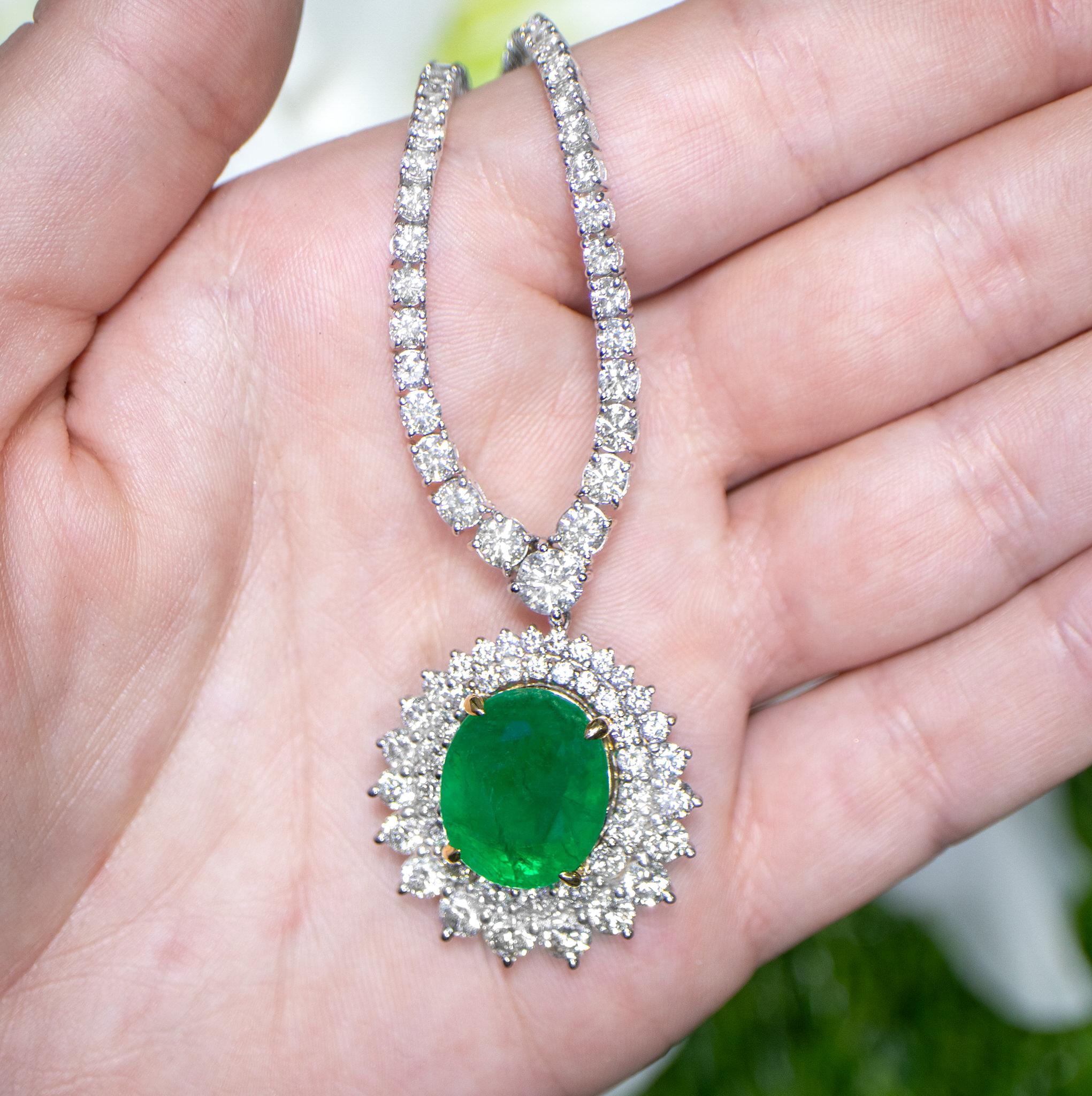 Oval Cut Important Emerald Pendant Necklace With Diamonds 20 Carats 18K White Gold For Sale