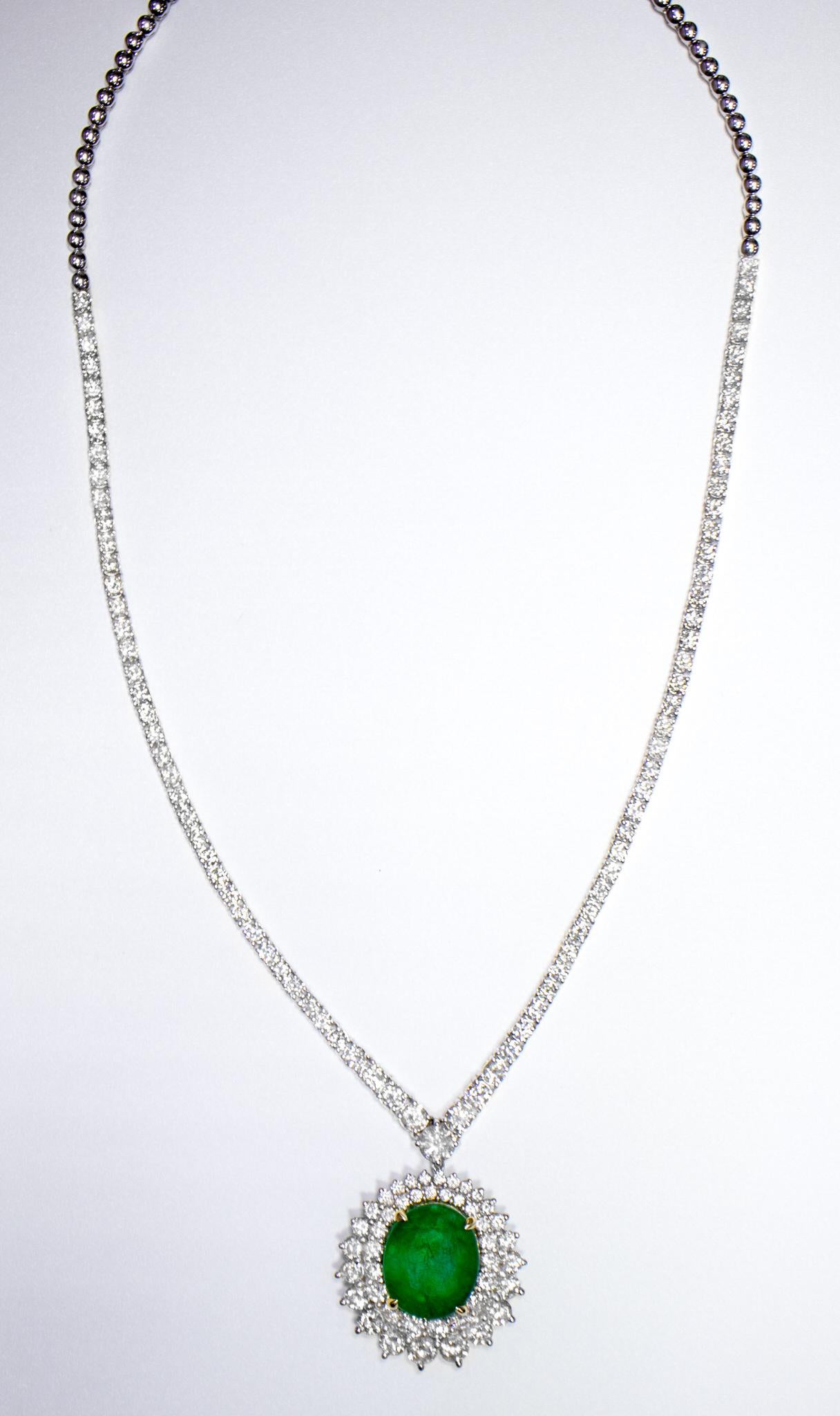 Important Emerald Pendant Necklace With Diamonds 20 Carats 18K White Gold In Excellent Condition For Sale In Aliso Viejo, CA