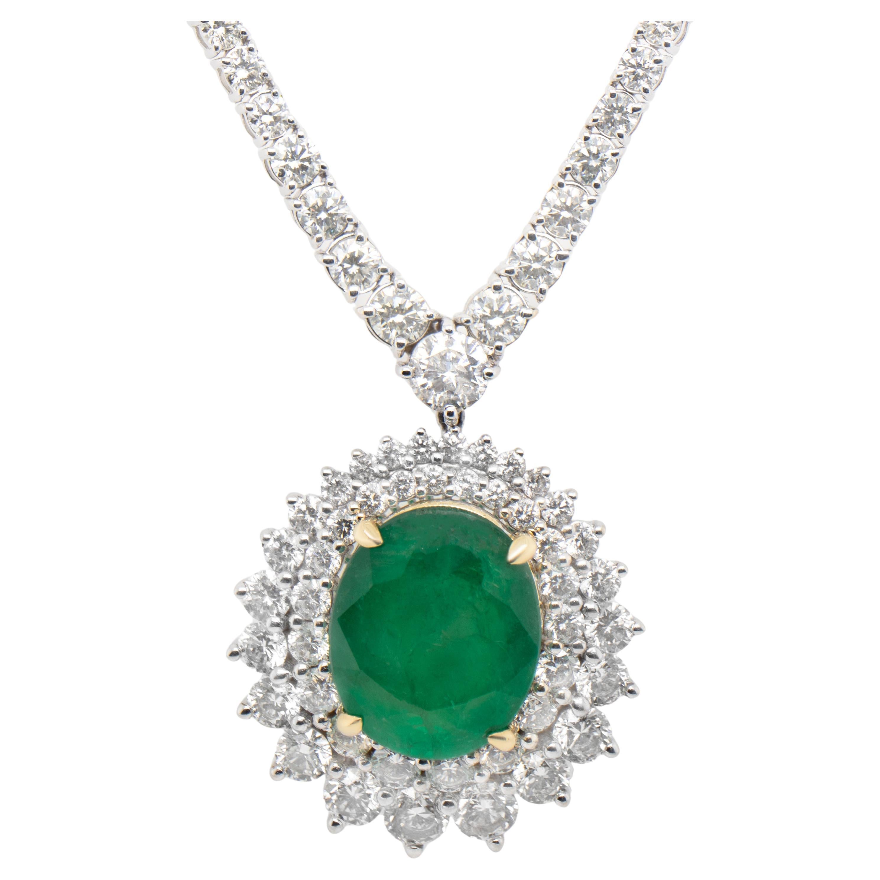 Important Emerald Pendant Necklace With Diamonds 20 Carats 18K White Gold For Sale