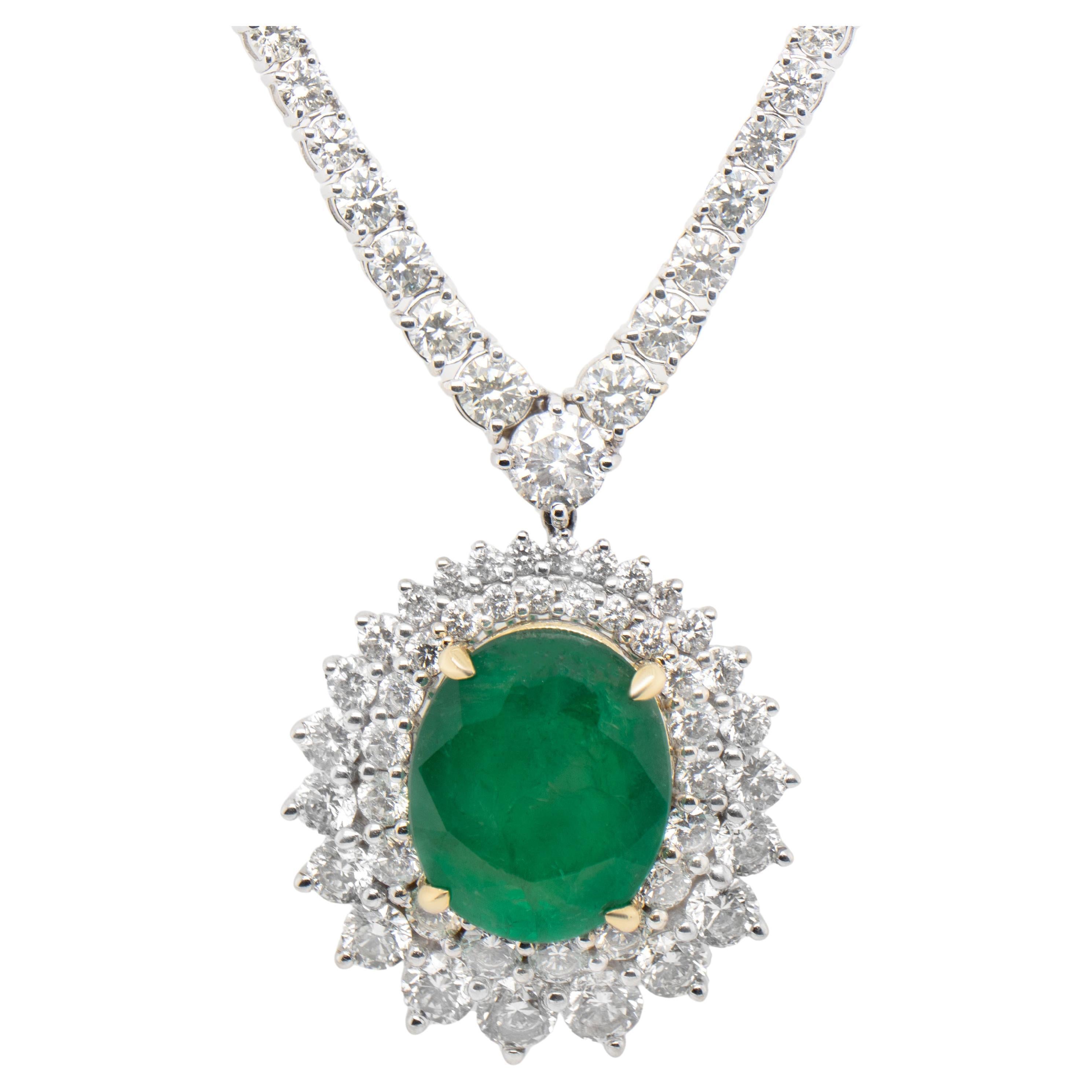 Important Emerald Pendant Necklace With Diamonds 10 1 Carats 18K Gold Important Emerald Pendant Necklace With Diamonds 10 1 Carats 18K Gold