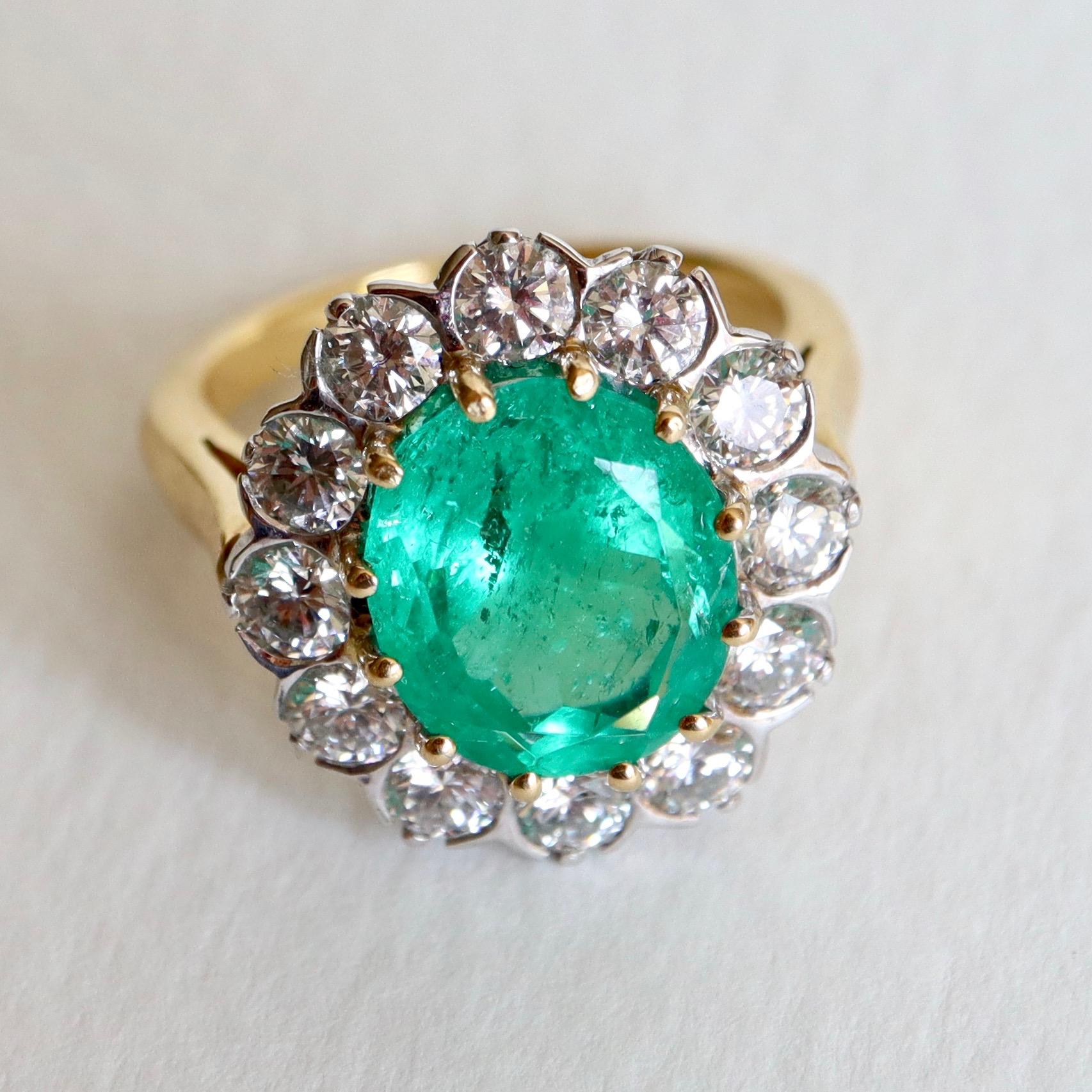 Emerald Ring 4.53 Karat in 18K Yellow Gold, 18K White Gold, Diamonds 2