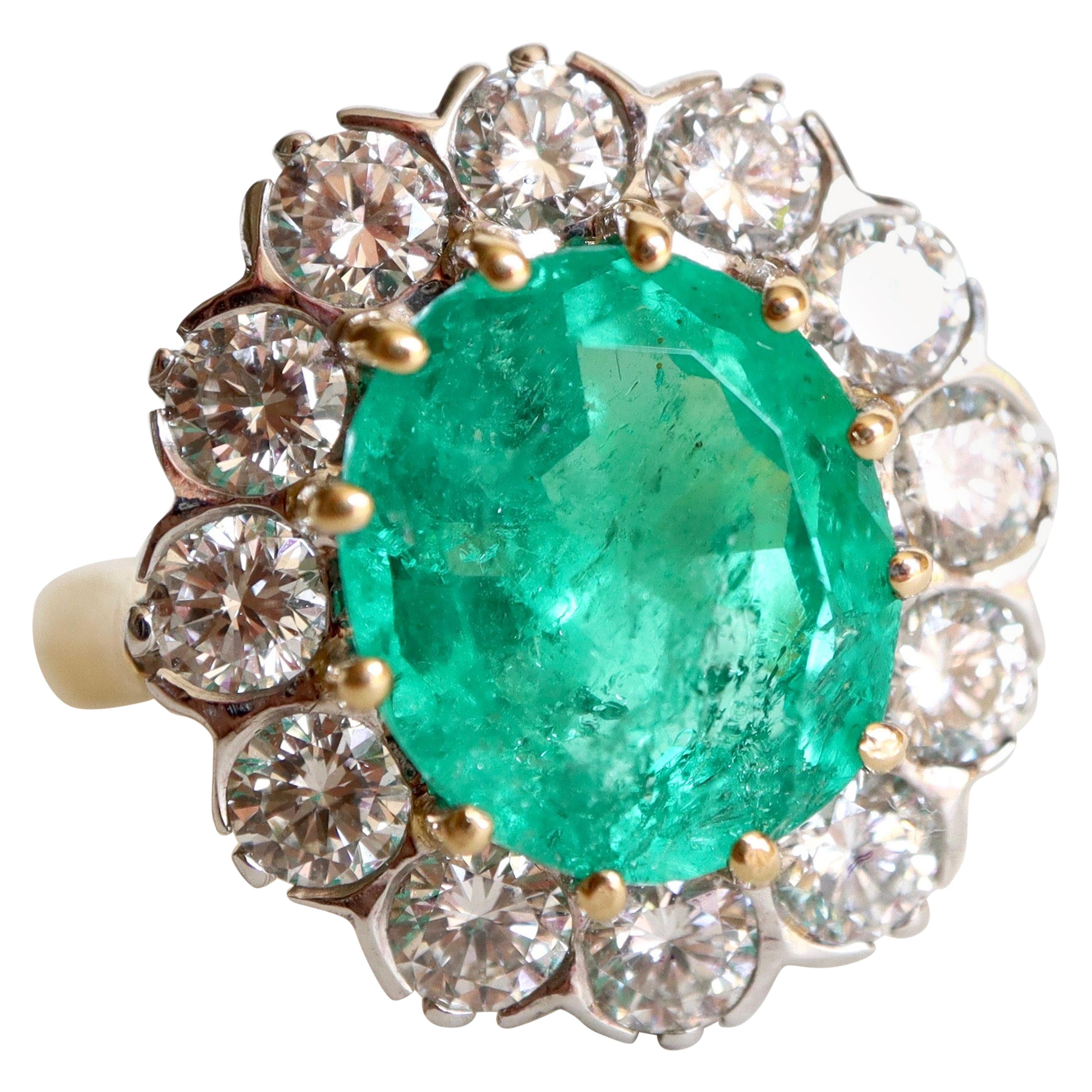 Emerald Ring 4.53 Karat in 18K Yellow Gold, 18K White Gold, Diamonds