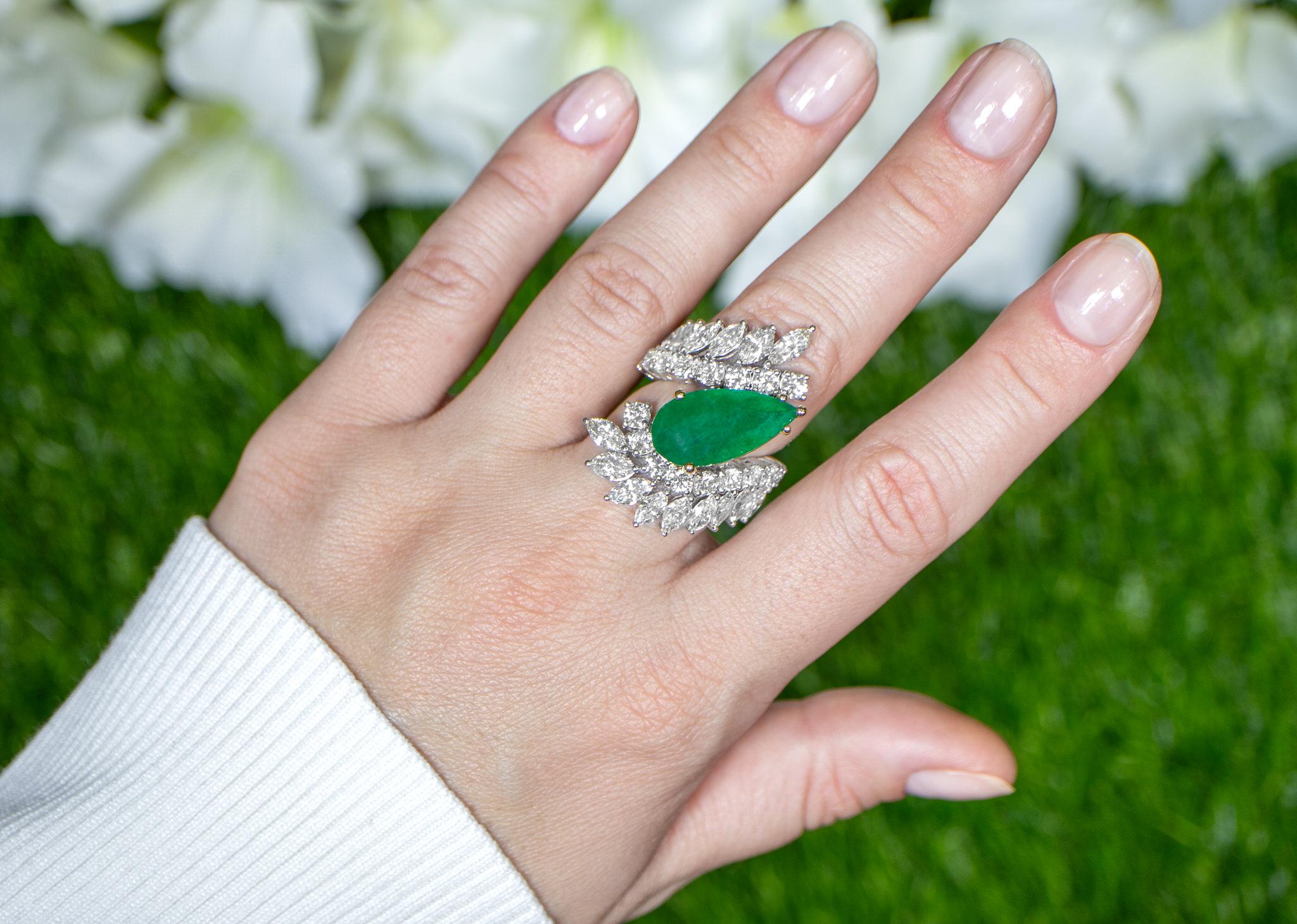 It comes with the Gemological Appraisal by GIA GG/AJP
All Gemstones are Natural
Emerald = 5.44 Carat
Diamonds = 5.64 Carats
Metal: 18K Gold
Ring Size: 7* US
*It can be resized complimentary
