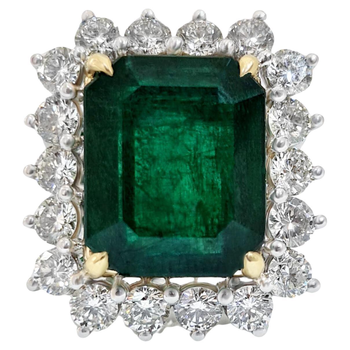 Important Emerald Ring With Diamonds 17.75 Carats 18K Gold For Sale