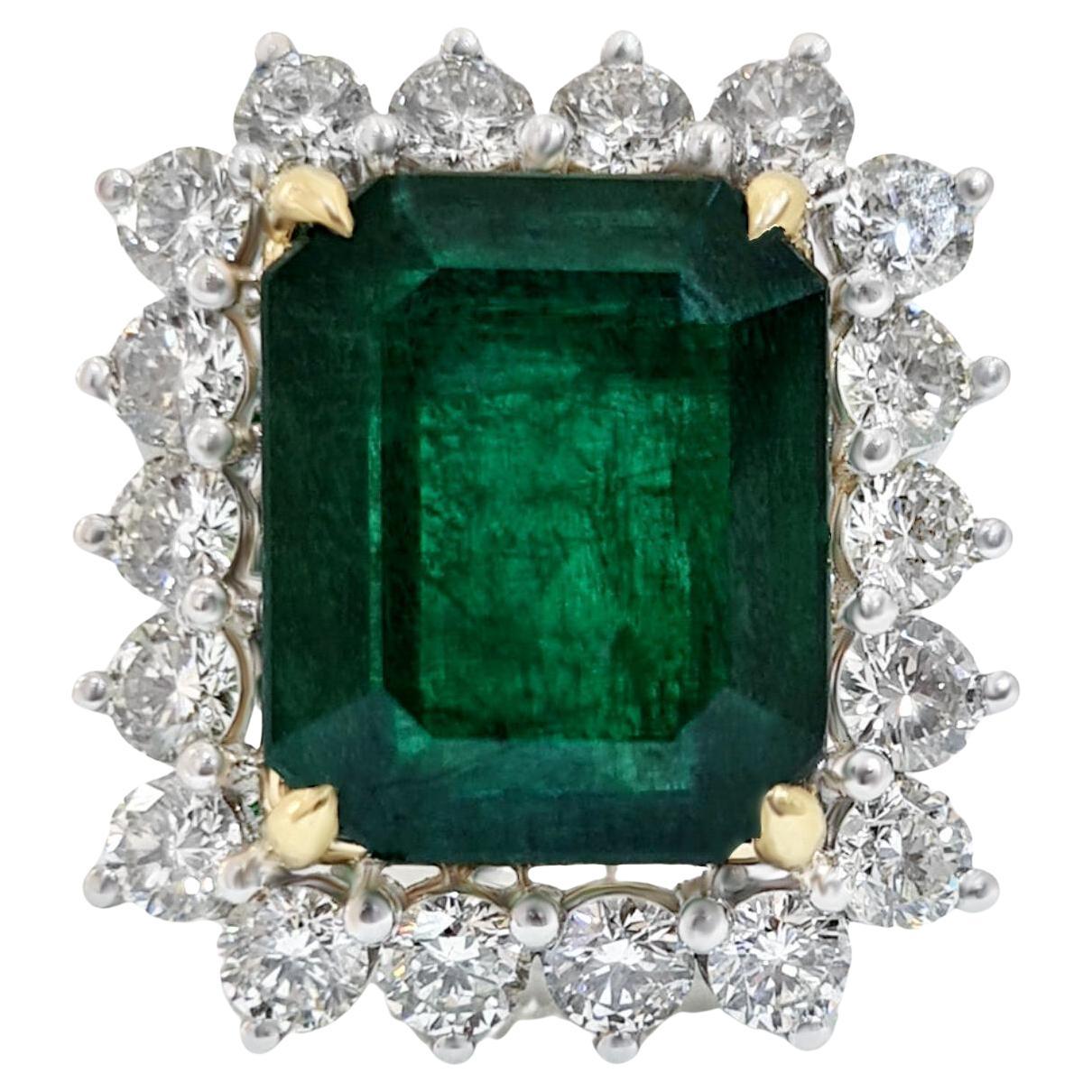 Important Emerald Ring With Diamonds 17.75 Carats 18K Gold For Sale