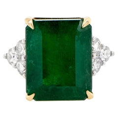 Wichtiger Smaragdring mit Diamanten 8,82 Karat 18K Gold