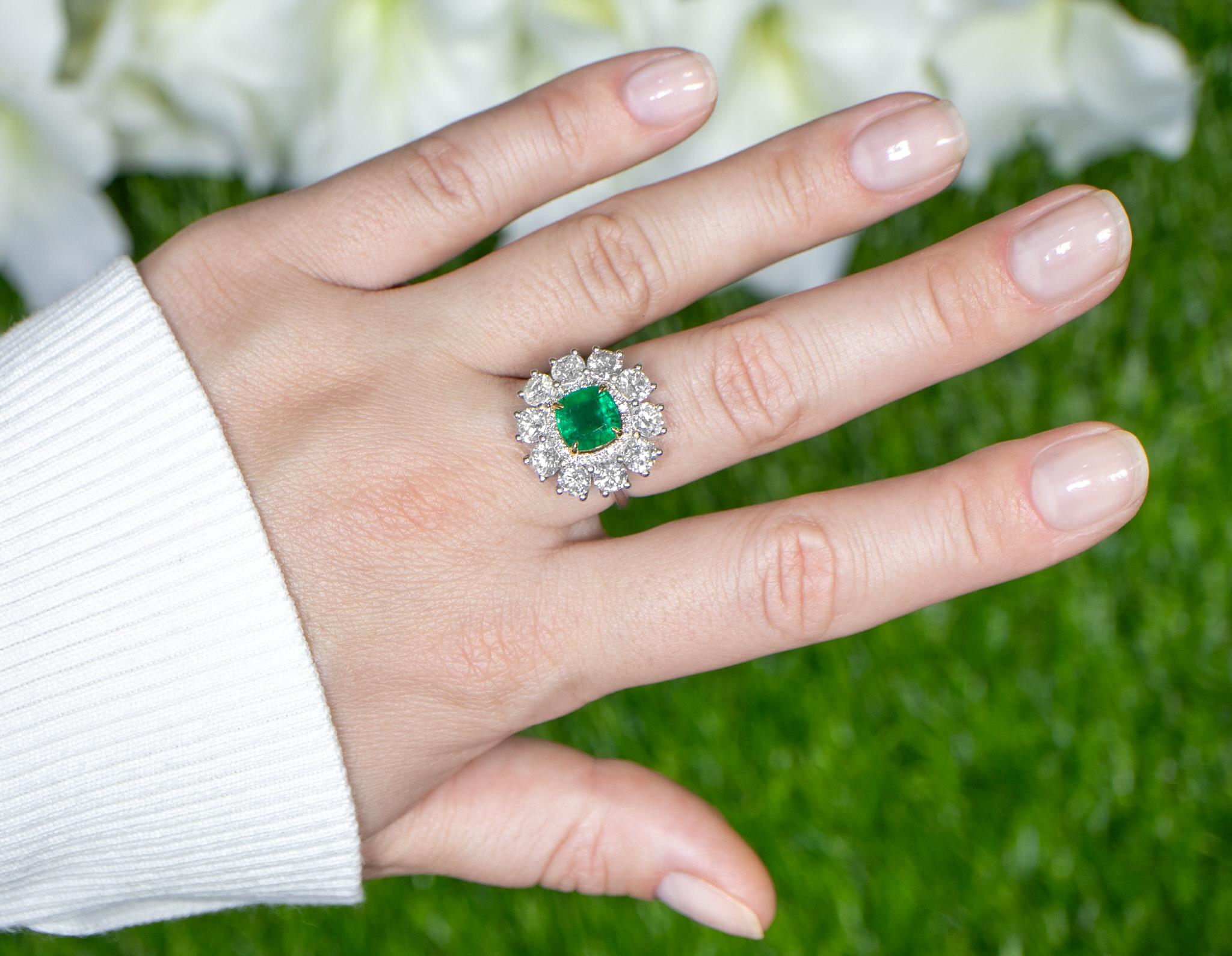 Important Emerald Ring With Large Diamond Halo Setting 5.44 Carats 18K Gold In Excellent Condition For Sale In Laguna Niguel, CA