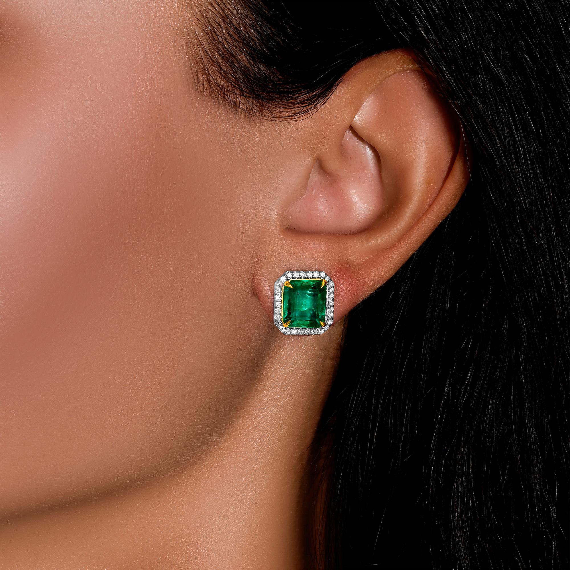 It comes with the Gemological Appraisal by GIA GG/AJP
All Gemstones are Natural
2 Green Emeralds = 7.11 Carats
60 Round Diamonds = 0.44 Carats
Metal: 18K Yellow and White Gold