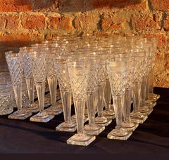 Wichtige Empire-Champagnerflöten aus der Manufaktur Sainte Anne in Voneche, um 1810.