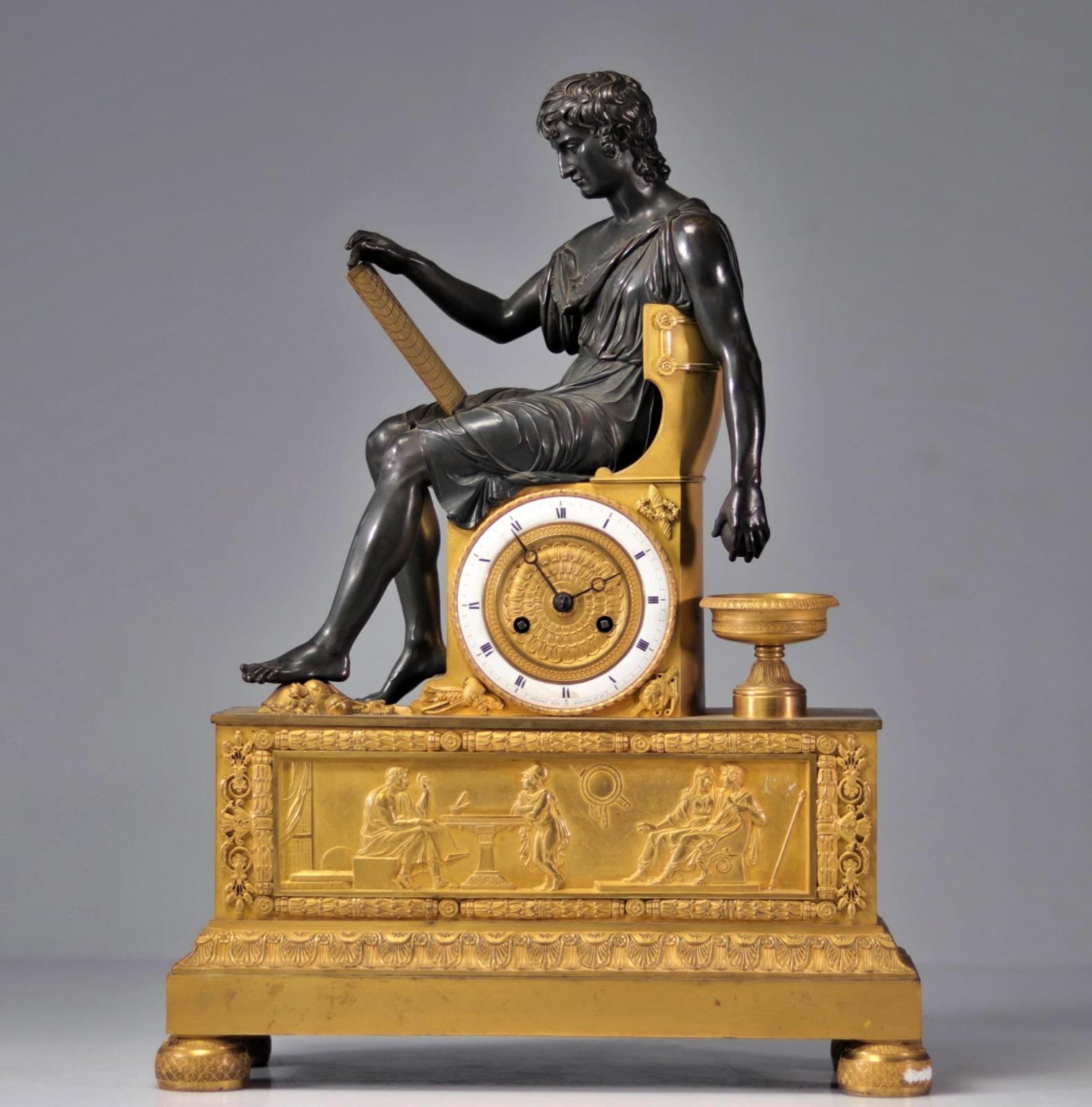 Français Importante horloge Empire en bronze avec deux patines Alexander le Grand 19e siècle en vente