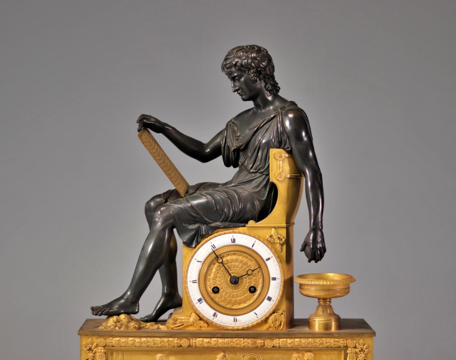 XIXe siècle Importante horloge Empire en bronze avec deux patines Alexander le Grand 19e siècle en vente