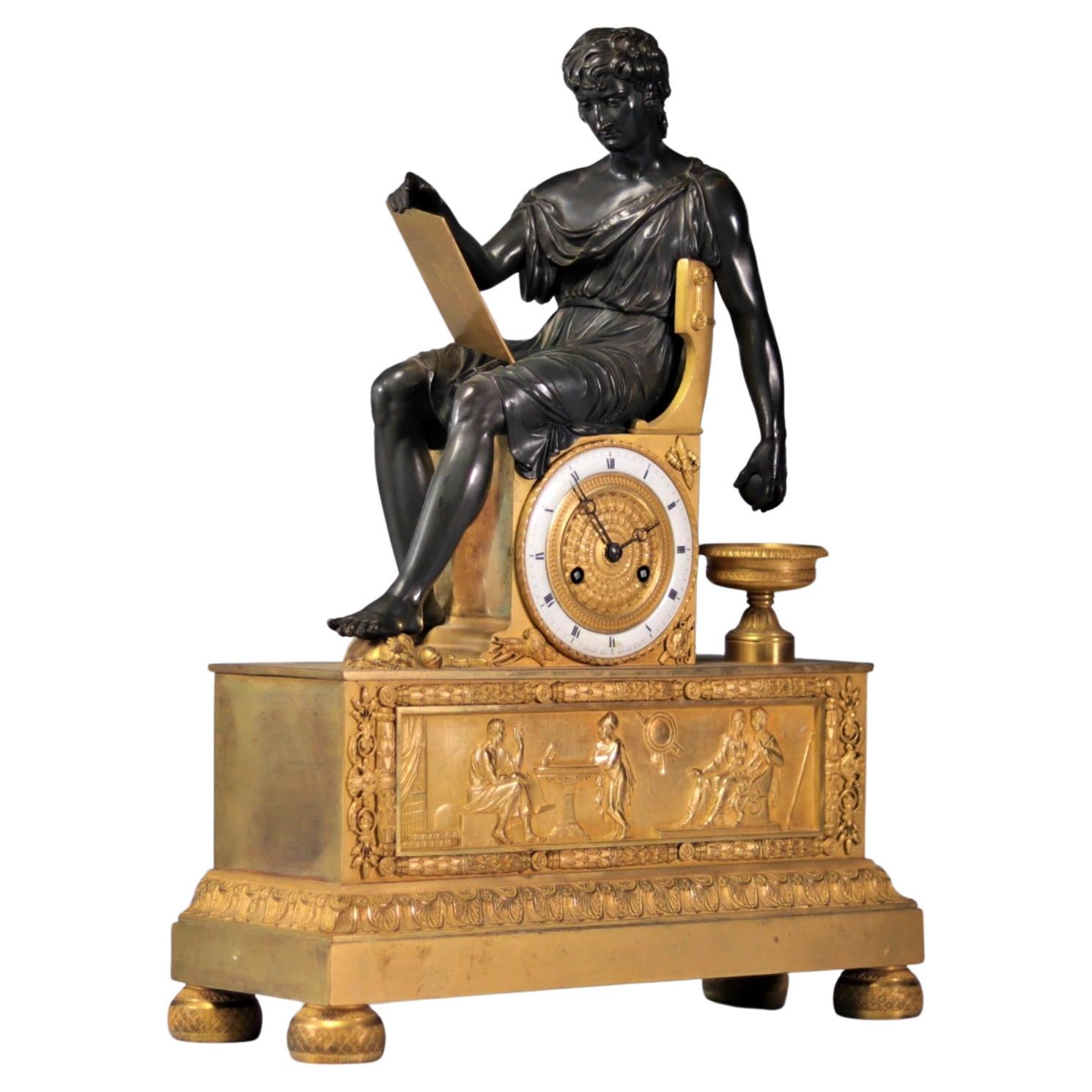 Wichtige Empire-Uhr aus Bronze mit zwei Patinas Alexander des Großen 19. Cen im Angebot