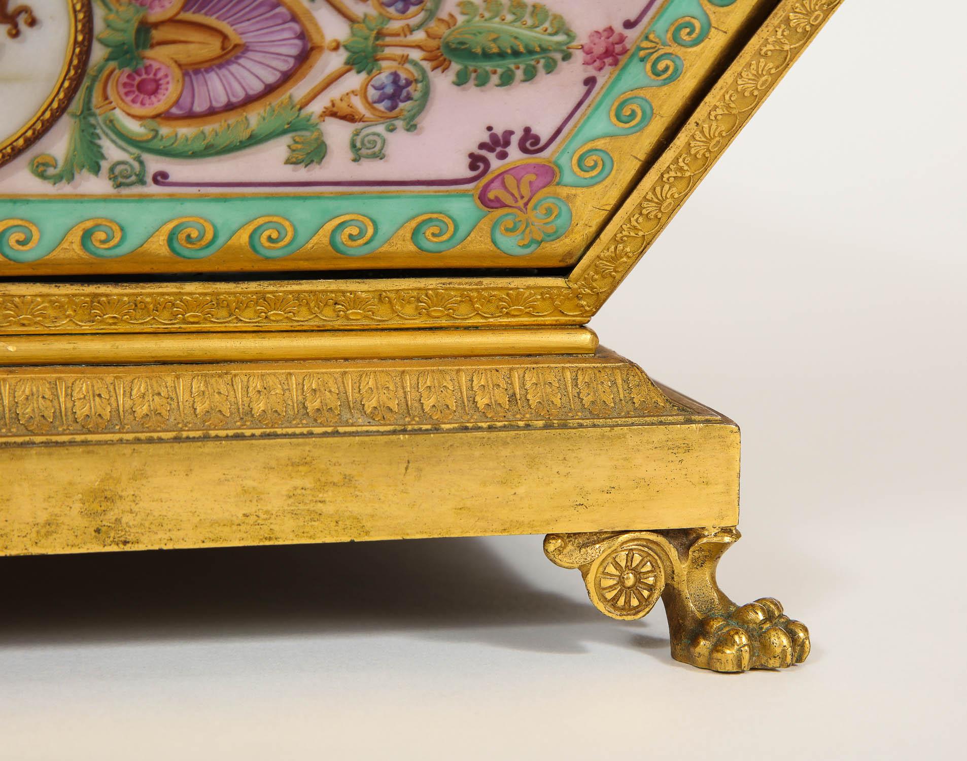 Important coffret/boîte/boîte à bijoux d'époque Empire en porcelaine de Paris et bronze doré en vente 1
