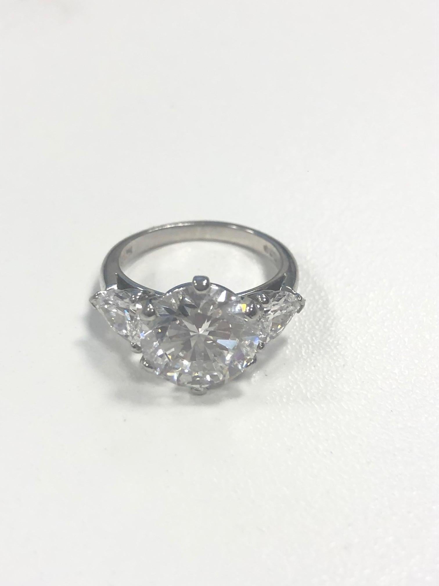 Round Cut Important Engagement Ring, Signed Cartier circa 1990 for Private Sale For Sale