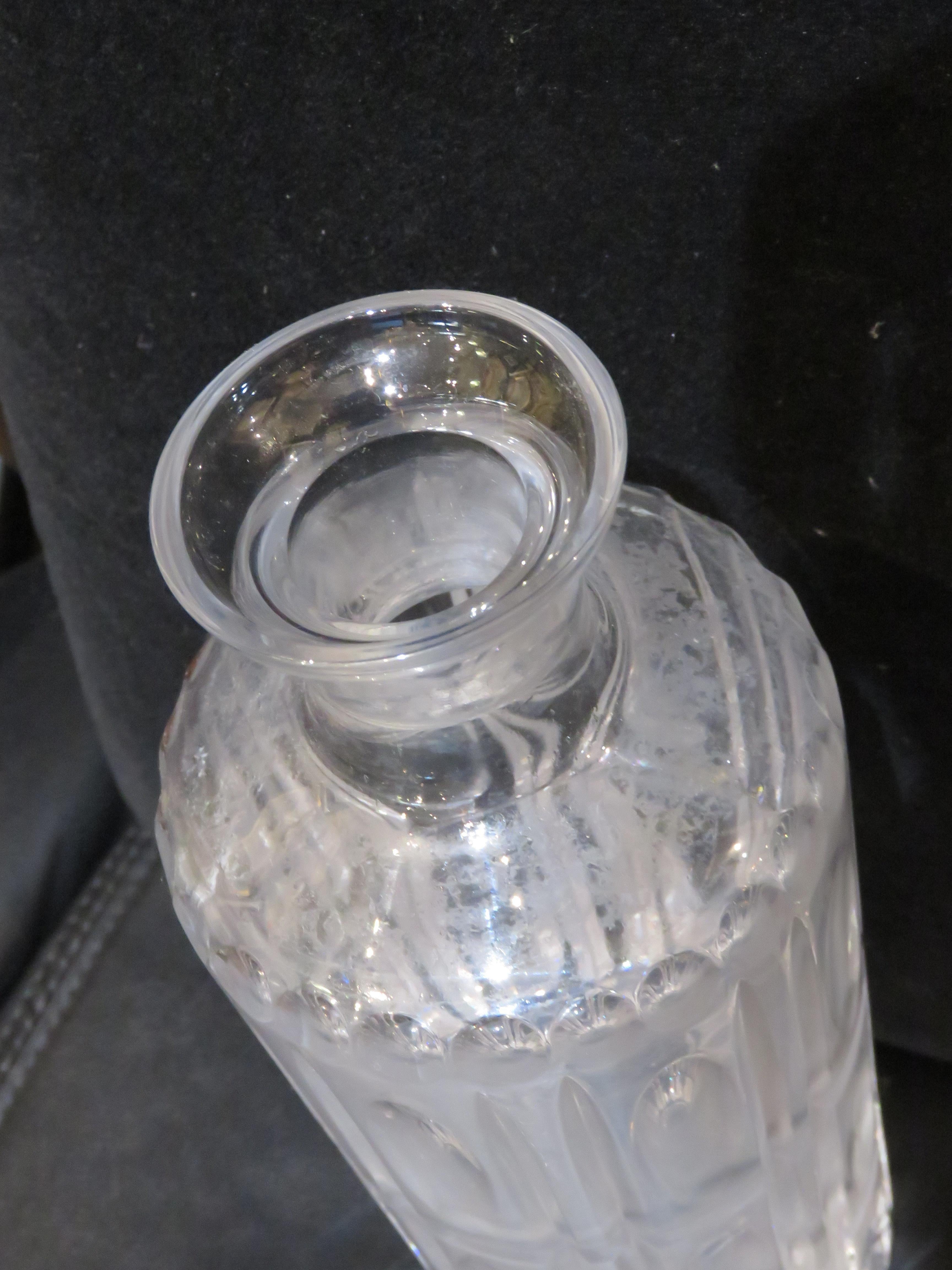 XIXe siècle Importante carafe à décanter en cristal gravé et biseauté du 19ème siècle. en vente