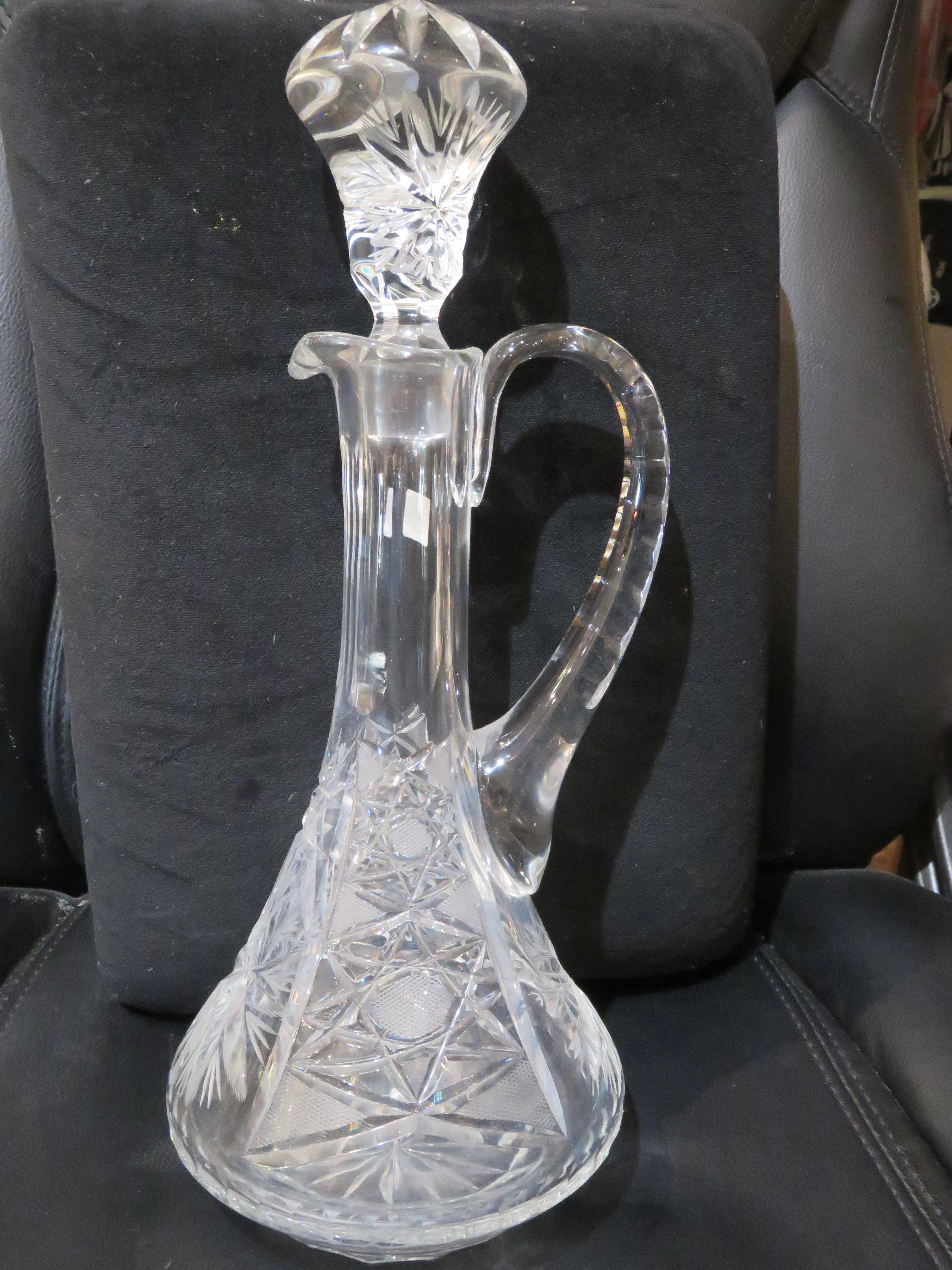 L'article suivant que nous proposons est ce Rare Important Beautiful Estate Rare Heavy Estate Dorflinger Pattern Clear Crystal Pitcher Decanter with Top. Circa 19ème siècle. Provient d'une importante Collectional de la ville de New York. Un