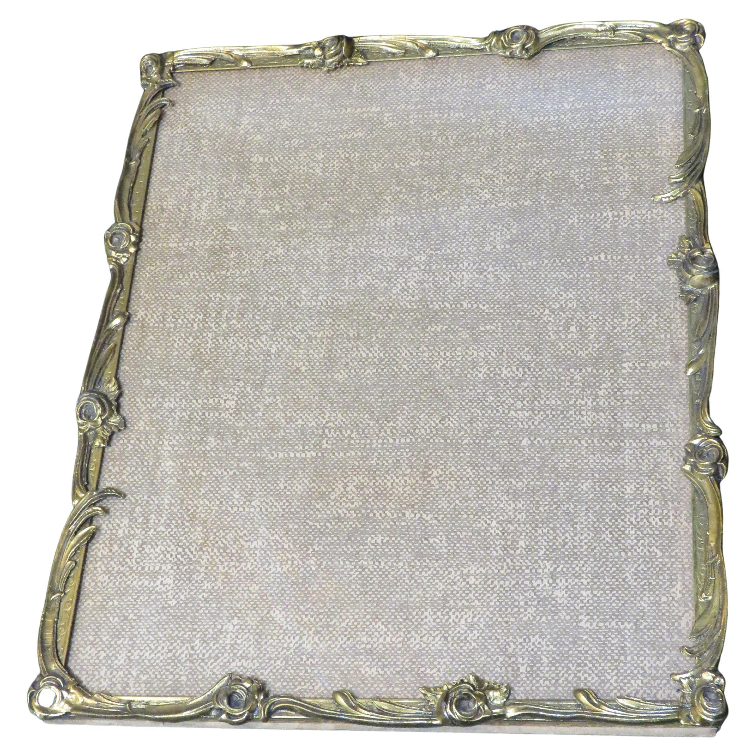Importante portafoto di proprietà in bronzo dorato francese