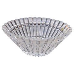 Importante cuenco ovalado de cristal grabado con detalle de prisma