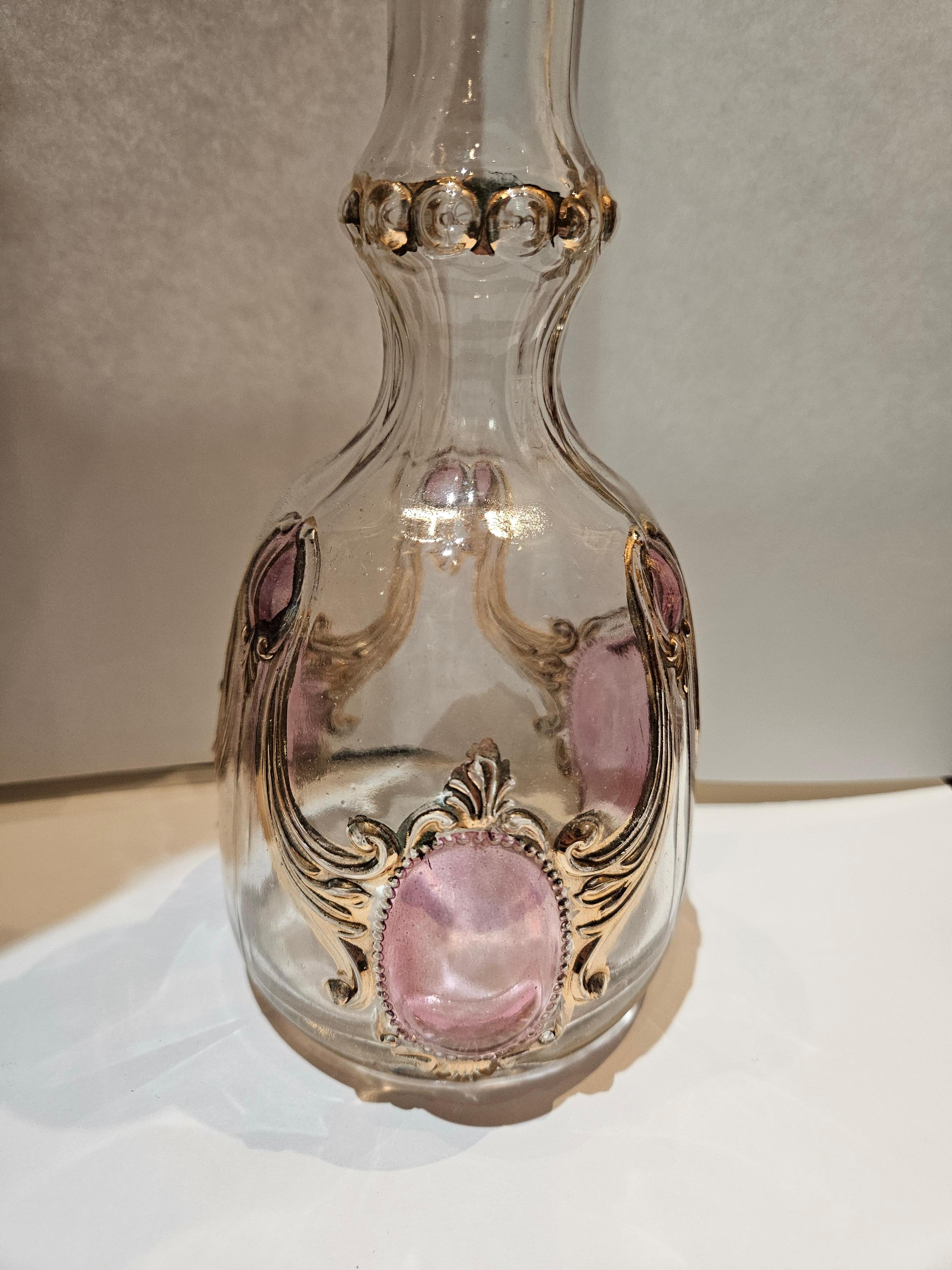 Important Estate Italian Pink and Gold Colored Glass Decanter Bottle In Fair Condition For Sale In New York, NY