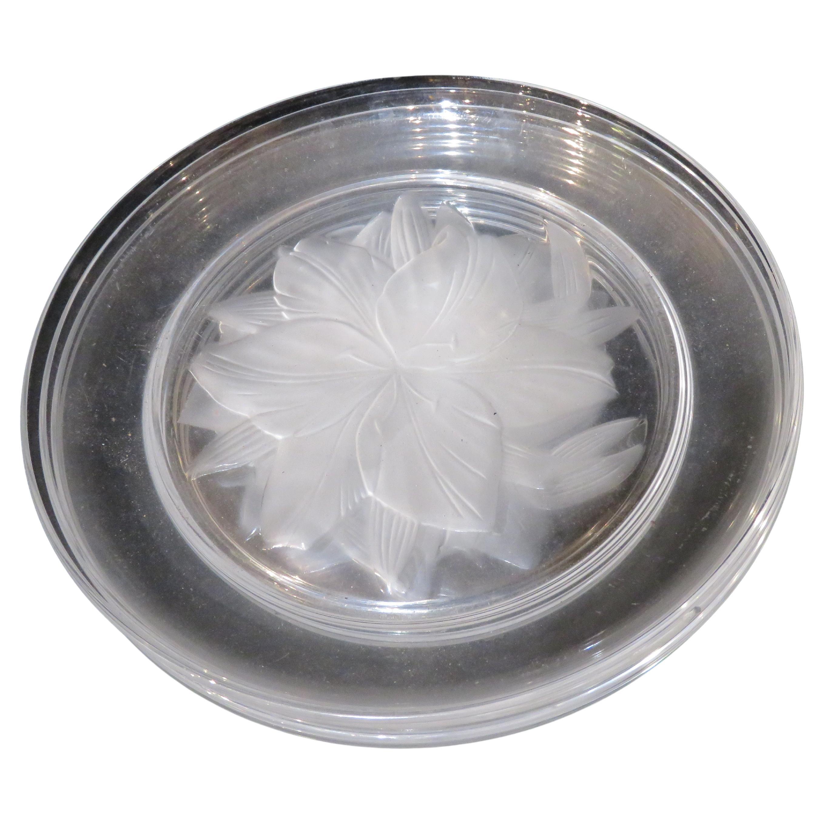 Important Estate Set of French Style 4 Frosted Etched Glass Floral Flower Plates For Sale