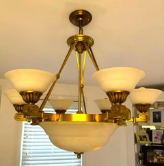 Wichtiger europäischer hängender Alabaster-Bronze-Kronleuchter aus dem Nachlass von New Jersey