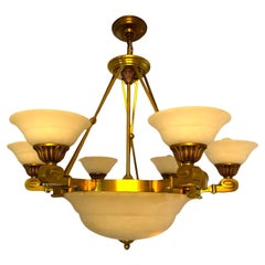 Importante lampadario europeo a sospensione in bronzo alabastrino proveniente da una proprietà del New Jersey