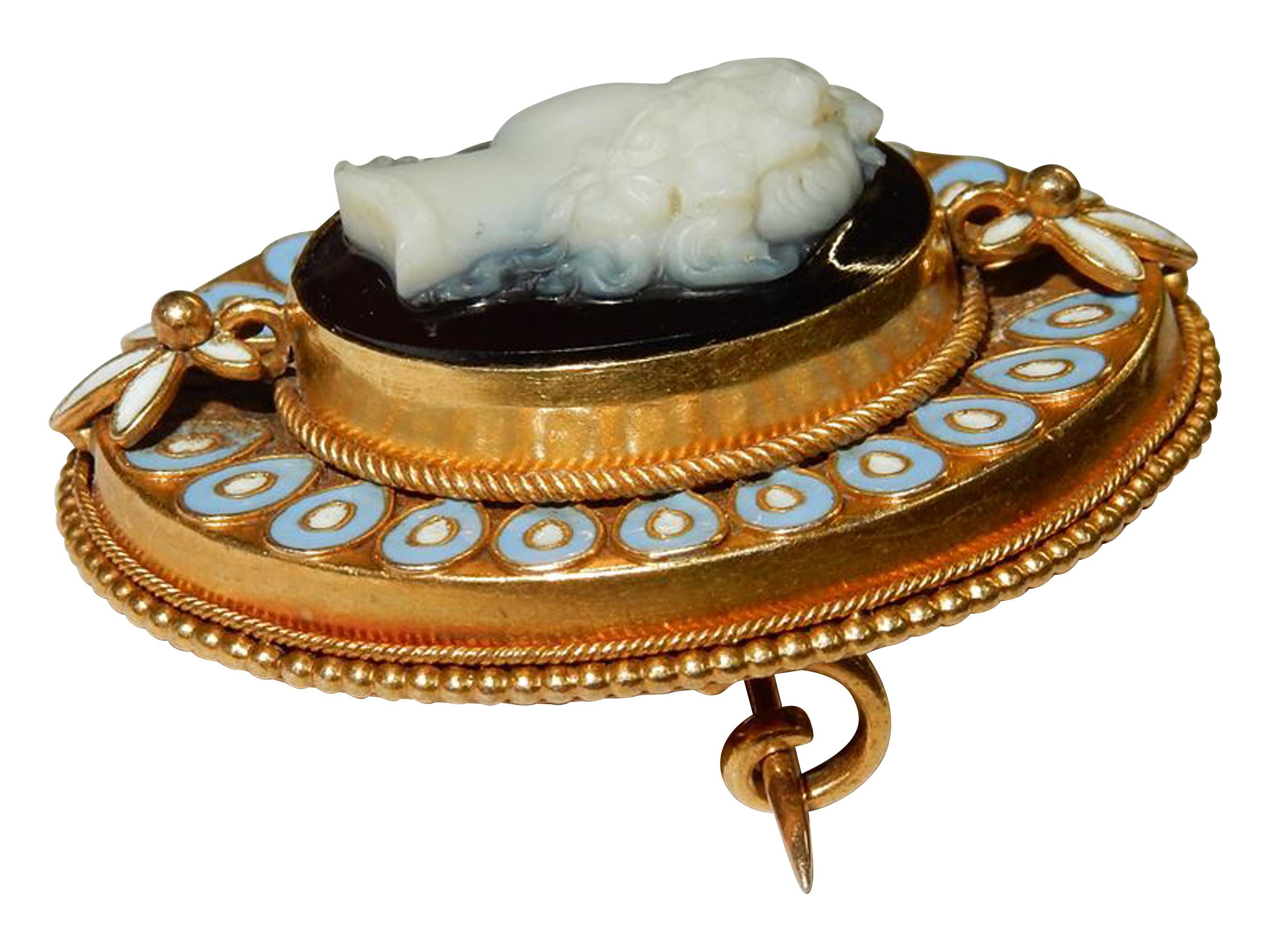 Importante et rare broche camée ancienne en or et émail avec pierre dure en vente 8
