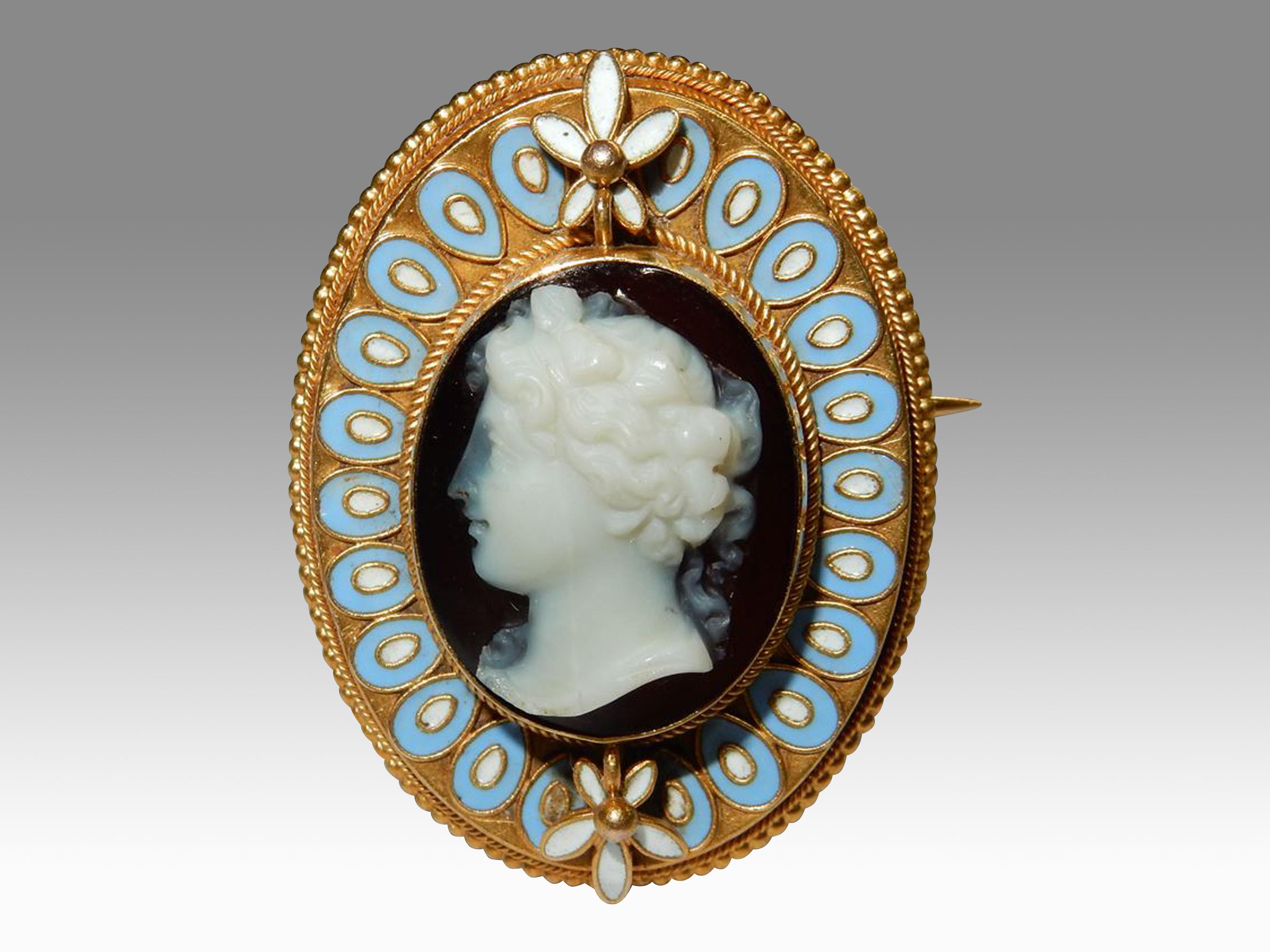 Women's Important Exquisite Rare Antique Hardstone Gold & Enamel Cameo Brooch For Sale