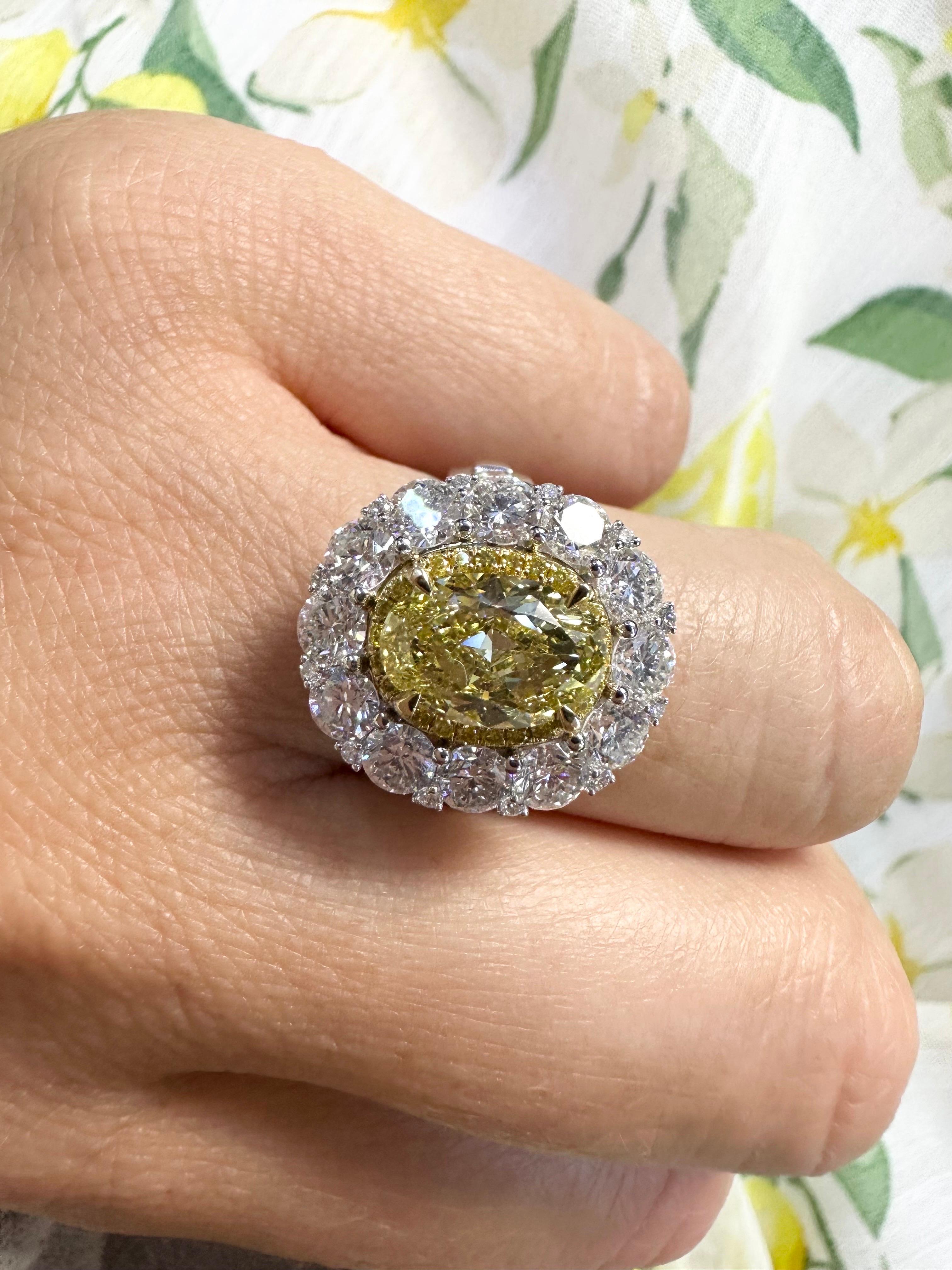 Women's or Men's Important Fancy Yellow Diamond cocktail ring 18KT gold For Sale