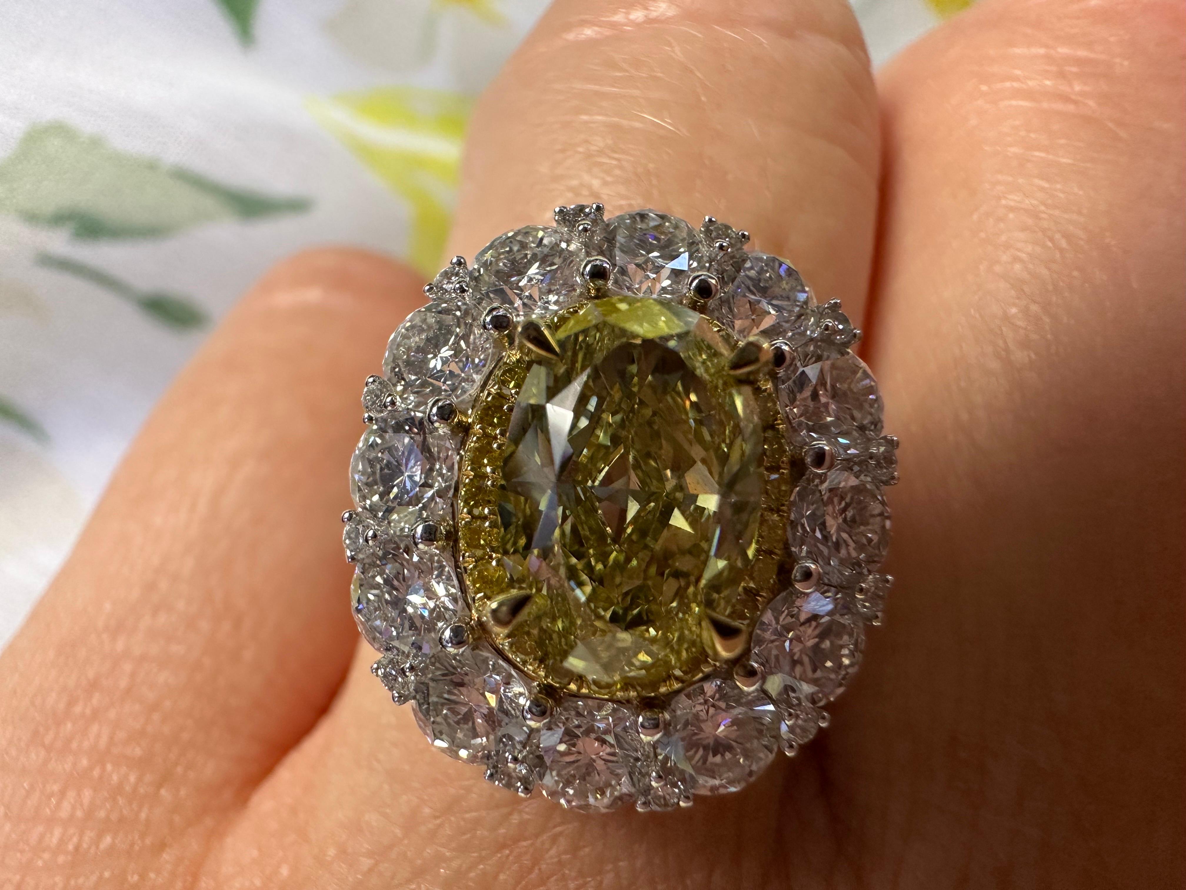Important Fancy Yellow Diamond cocktail ring 18KT gold For Sale 2
