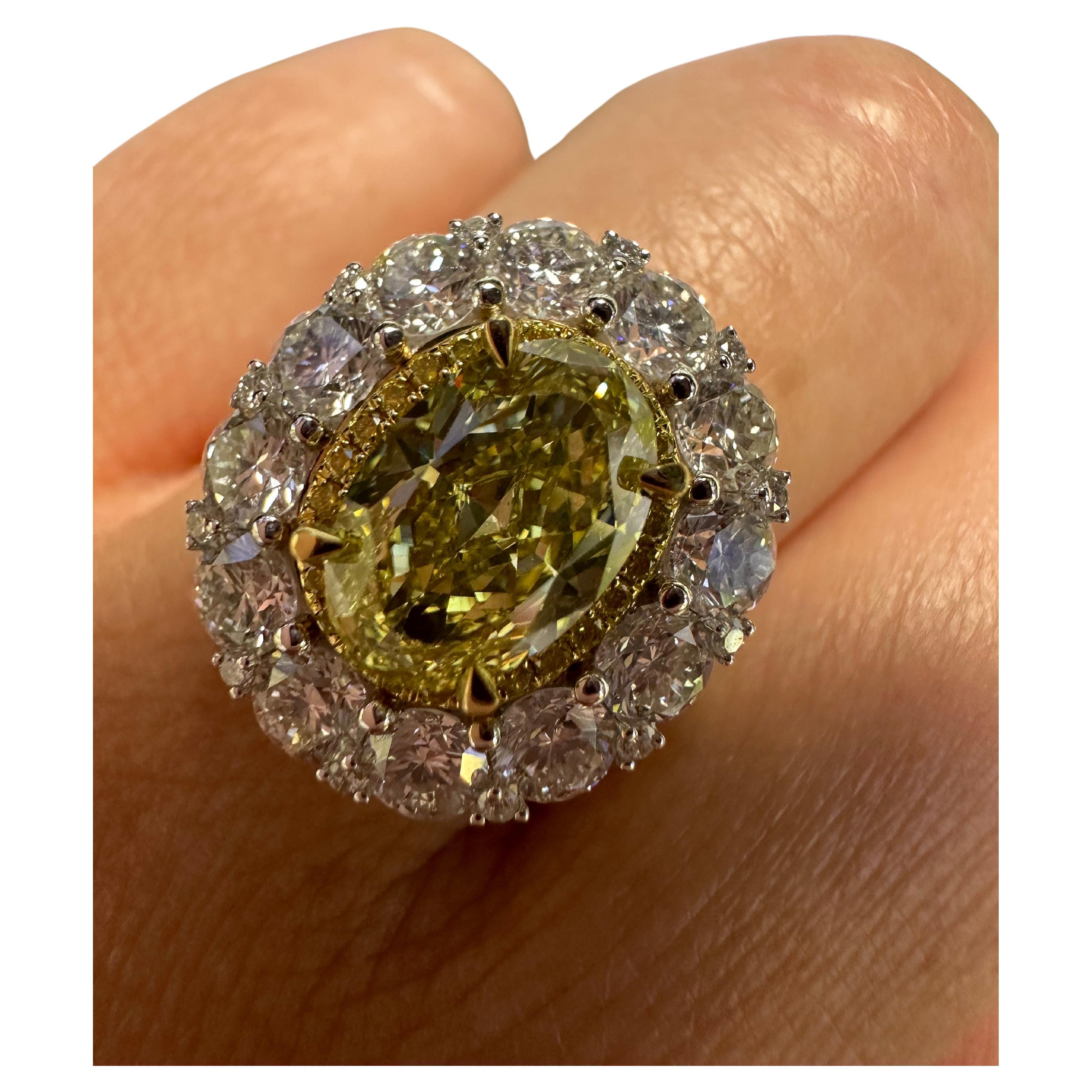 Important Fancy Yellow Diamond cocktail ring 18KT gold