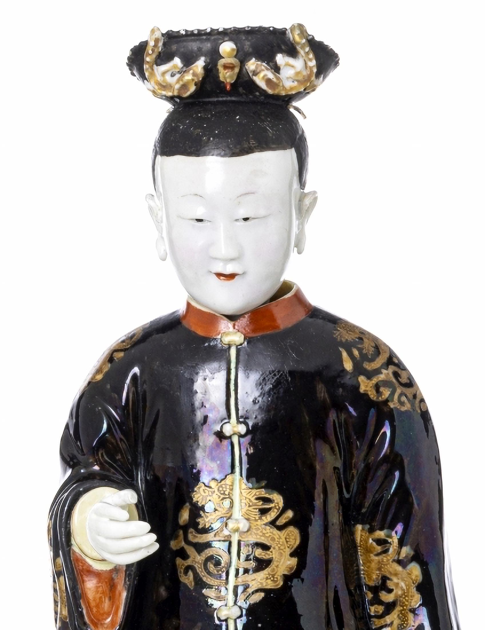Chinois IMPORTANTE FIGURE FÉMININE AVEC TÊTE PIVOTANTE Dynastie Qing Période Yongzheng (1723-1735) en vente