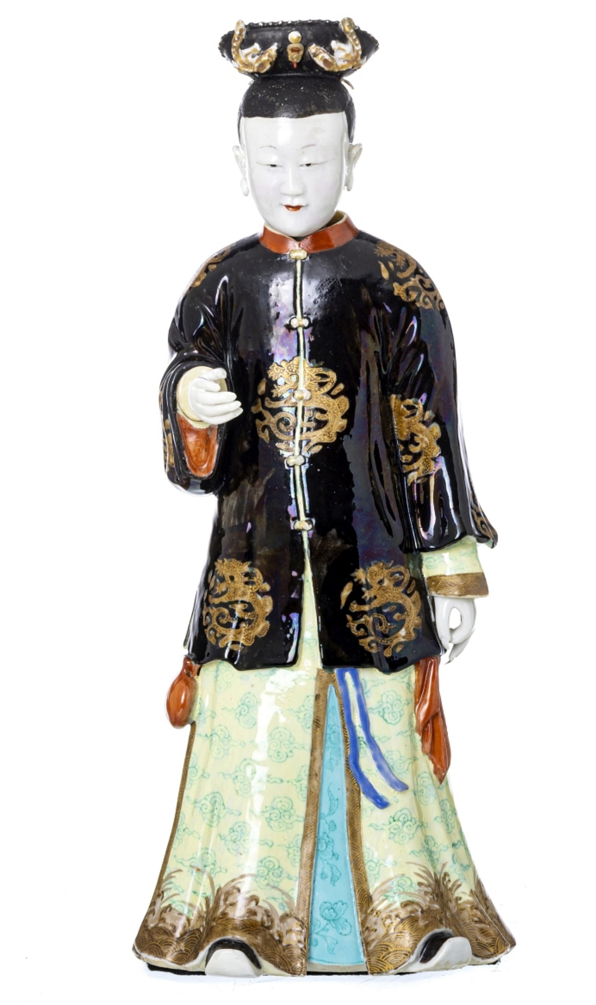 IMPORTANTE FIGURE FÉMININE AVEC TÊTE PIVOTANTE Dynastie Qing Période Yongzheng (1723-1735) Bon état - En vente à Madrid, ES