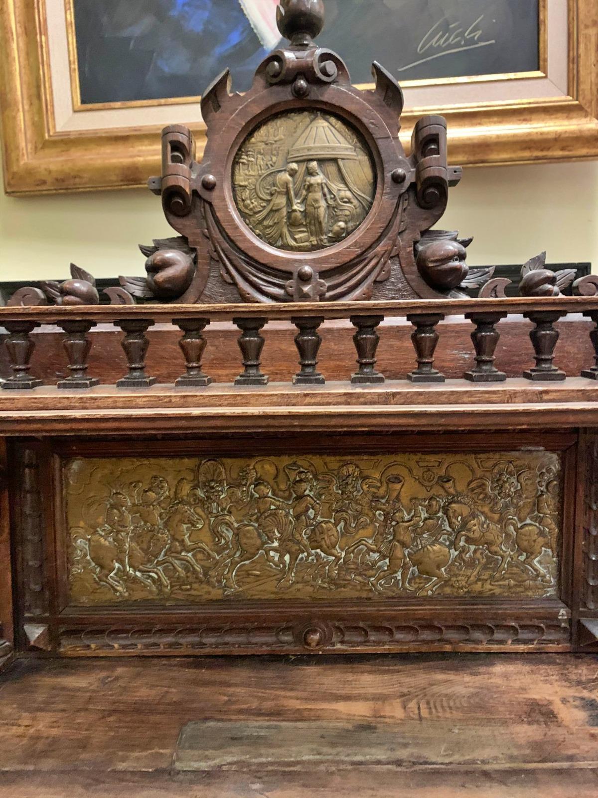 Title: Flemish Oak Wood Cabinet
Date/Period: XVIII century
Dimension: 158 x 49 x 84 cm
Materials: oak wood cabinet with embossed brass plates
Additional information: oak wood cabinet with embossed brass plates from the 17th century engravings of