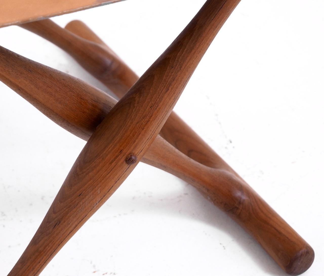 Important Folding Stool by Poul Hundevad in Teak and Leather In Good Condition In Aalsgaarde, DK