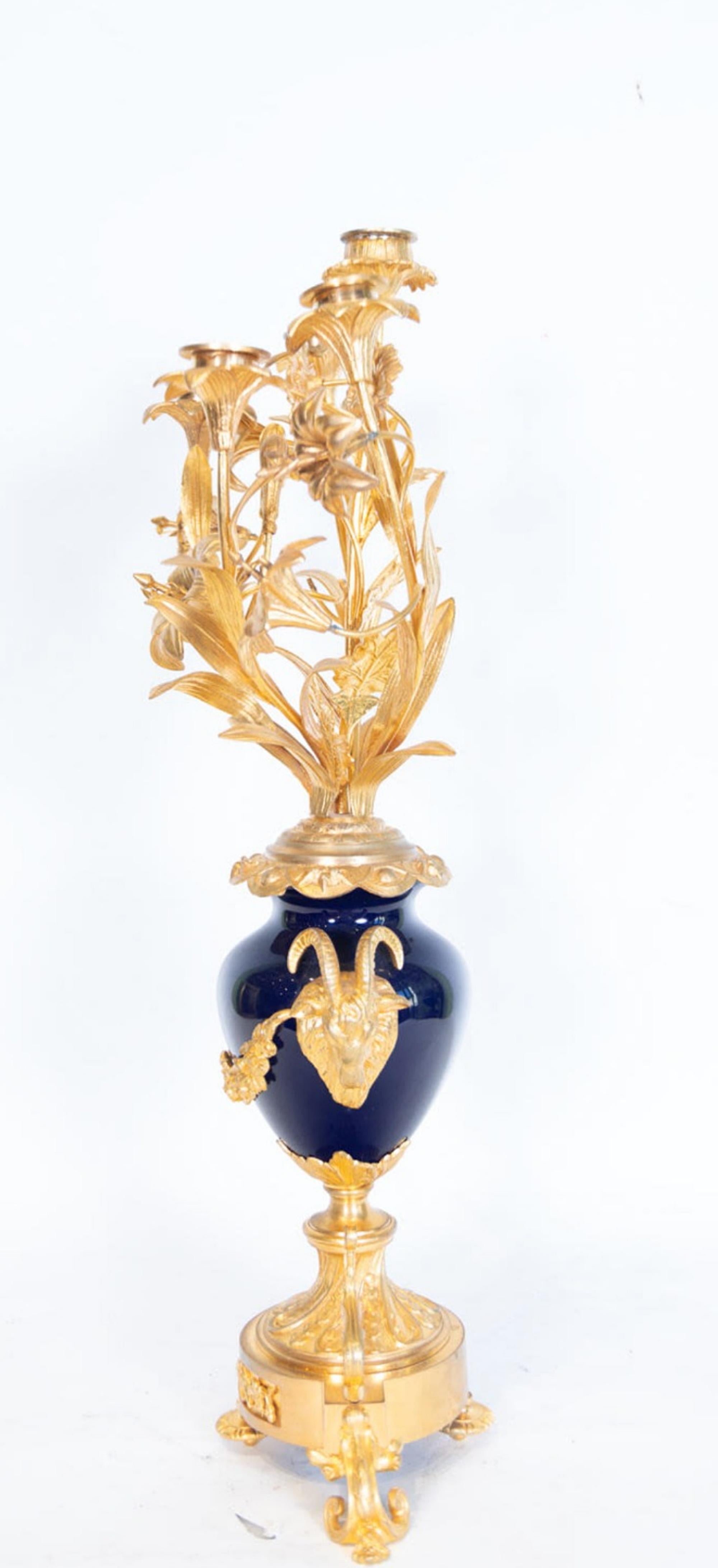 Importante garniture française en bronze doré et porcelaine de Sèvres 19ème siècle Bon état - En vente à Madrid, ES