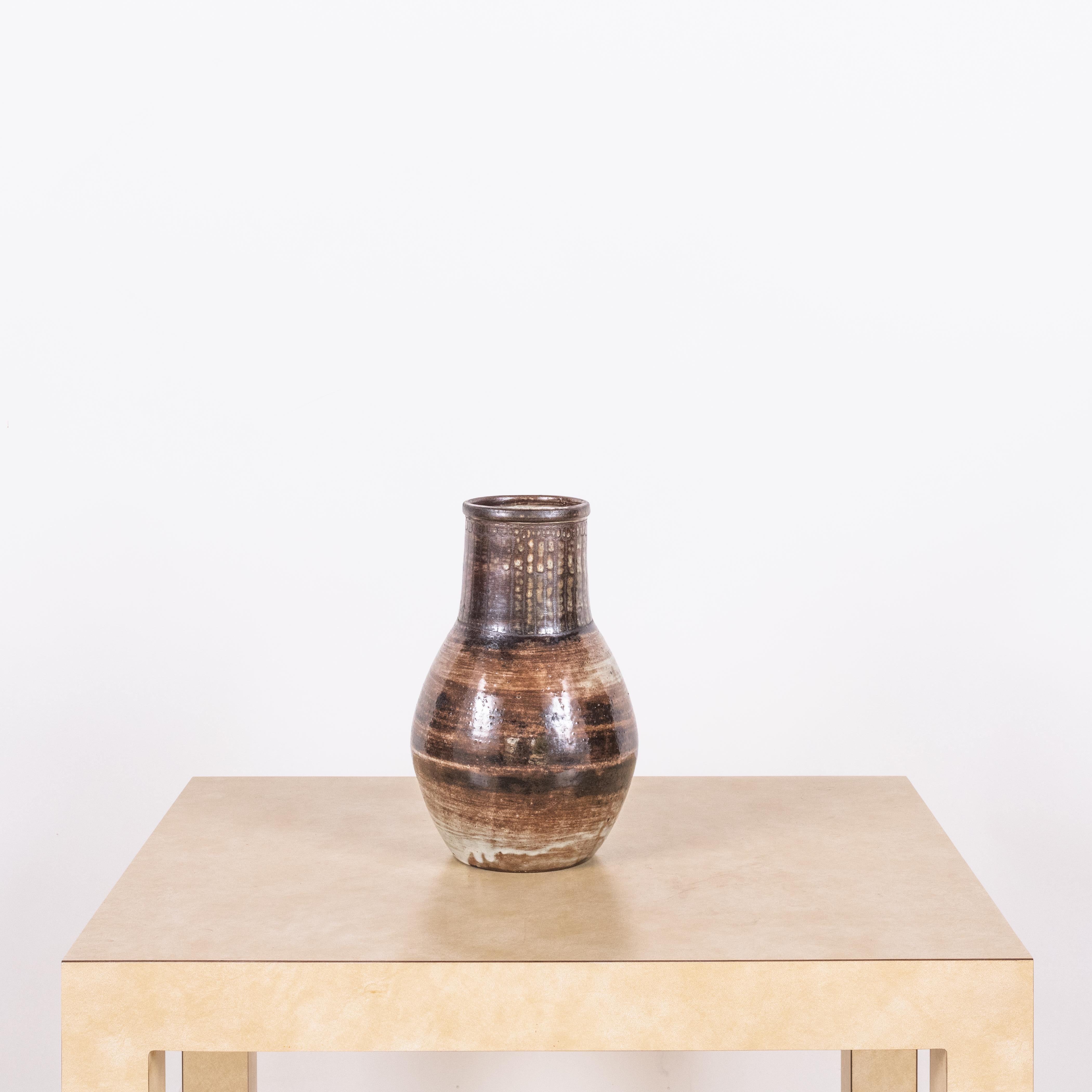 Important French ceramic vase by Jacques Pouchain / Atelier Dieulefit in cream glaze with brown geometric decor.

Signed.

Jacques Pouchain (1925-2015) left Paris and set up a studio in Dieulefit in the Drôme region of Southern France in the 1950s.