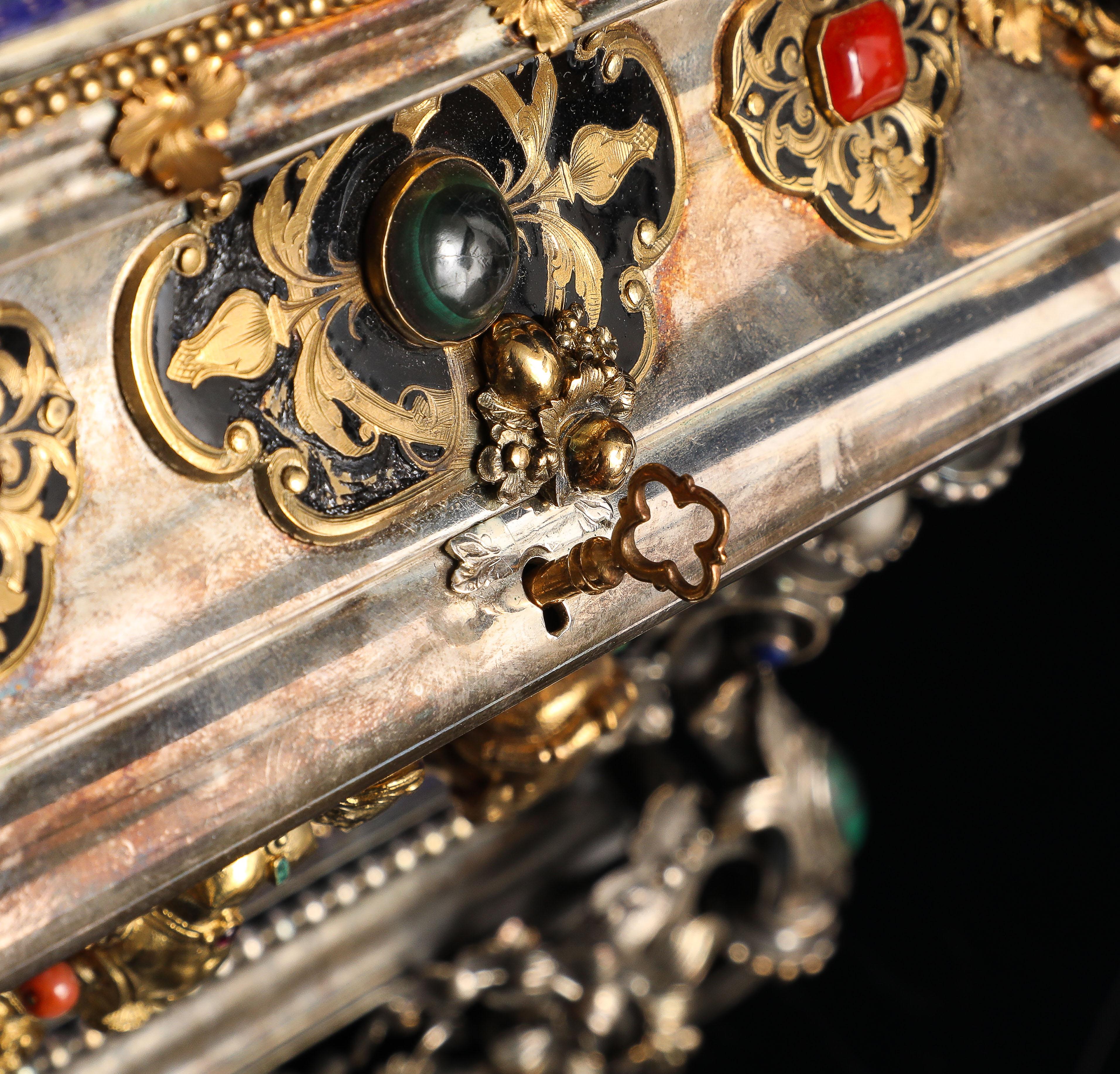 Importante boîte couverte en argent, Lapis Lazuli Jewellers, de style renaissance française en vente 9