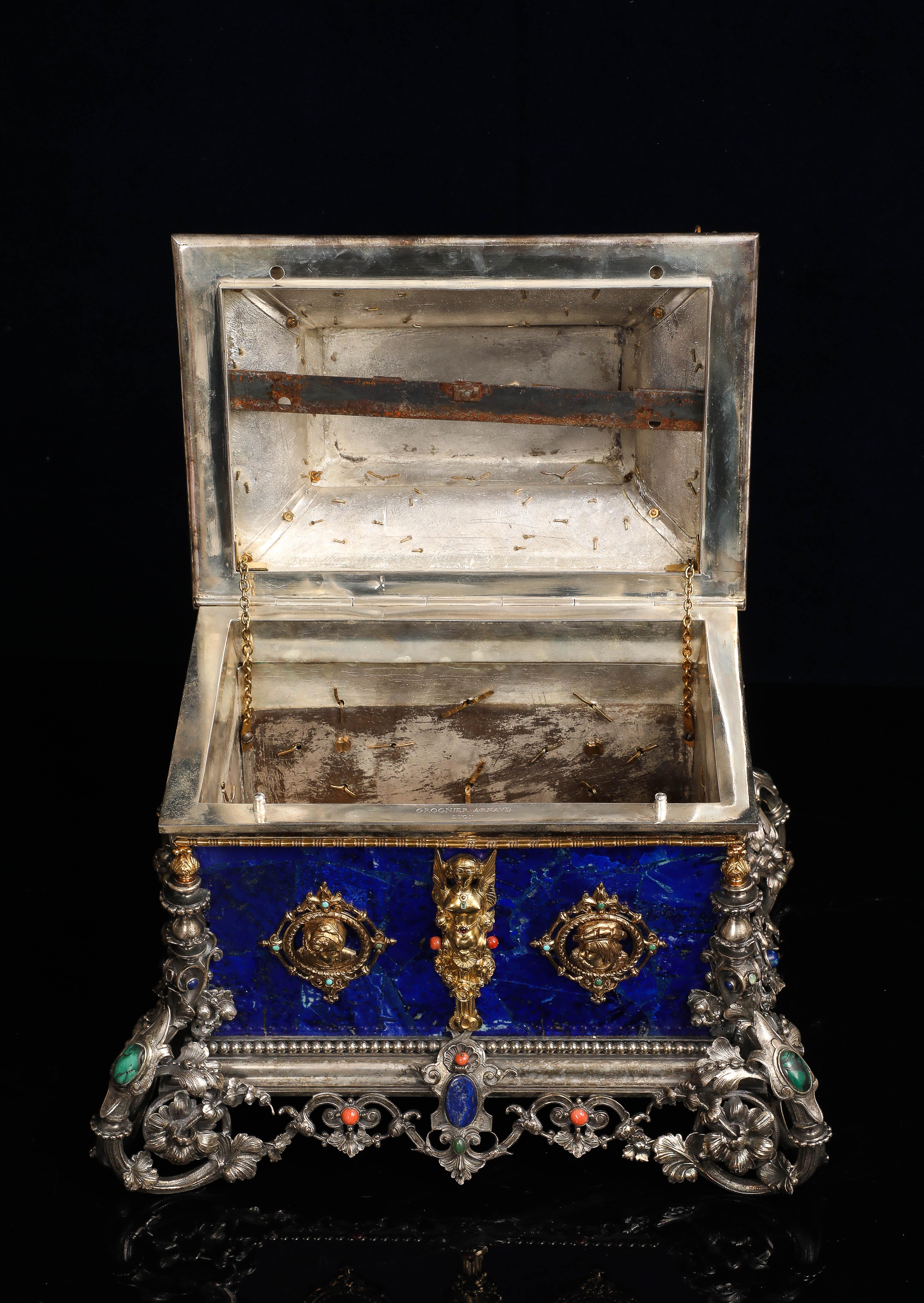 Milieu du XIXe siècle Importante boîte couverte en argent, Lapis Lazuli Jewellers, de style renaissance française en vente