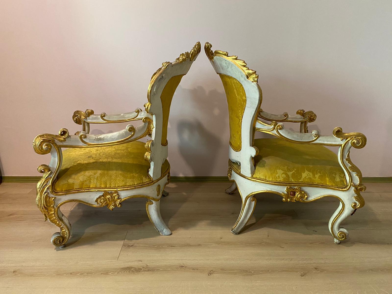 Important French Set Sofa, (2) Armchairs and a Table end 19th Century For Sale 4