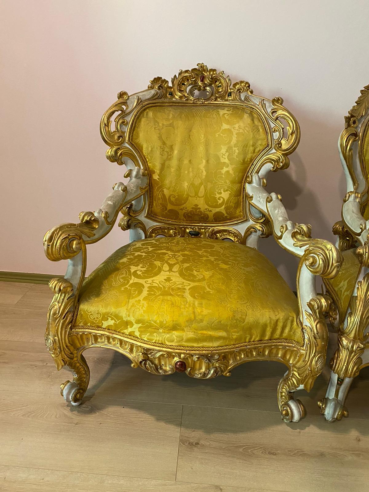 Important canapé français, (2) fauteuils et une table de fin du 19ème siècle en vente 8