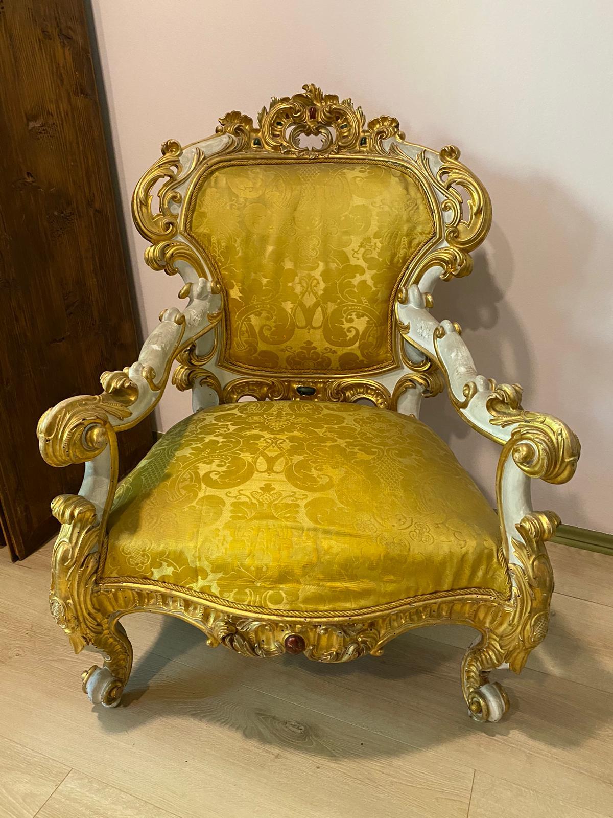 Important canapé français, (2) fauteuils et une table de fin du 19ème siècle en vente 10